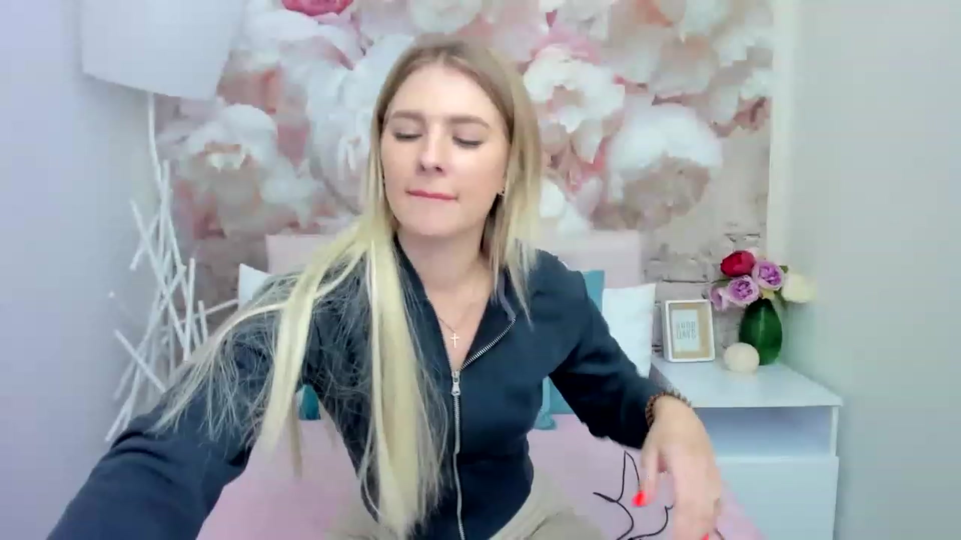 Gallery image thumbnail from MilaVox's myfreecams stream on, 12/02/2022, 19:22 image 20 of 20