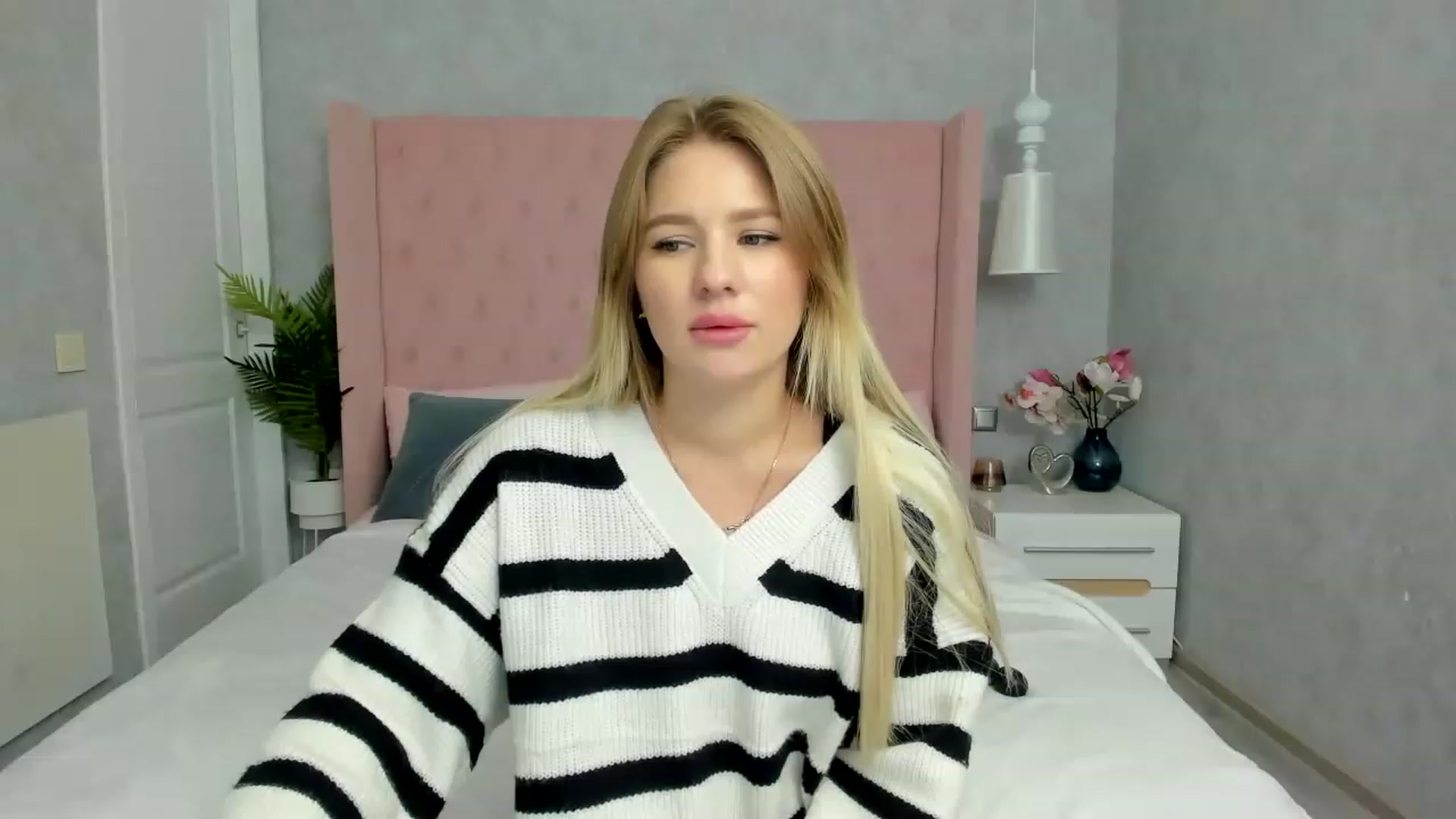 Gallery image thumbnail from MilaVox's myfreecams stream on, 12/04/2022, 18:32 image 1 of 20