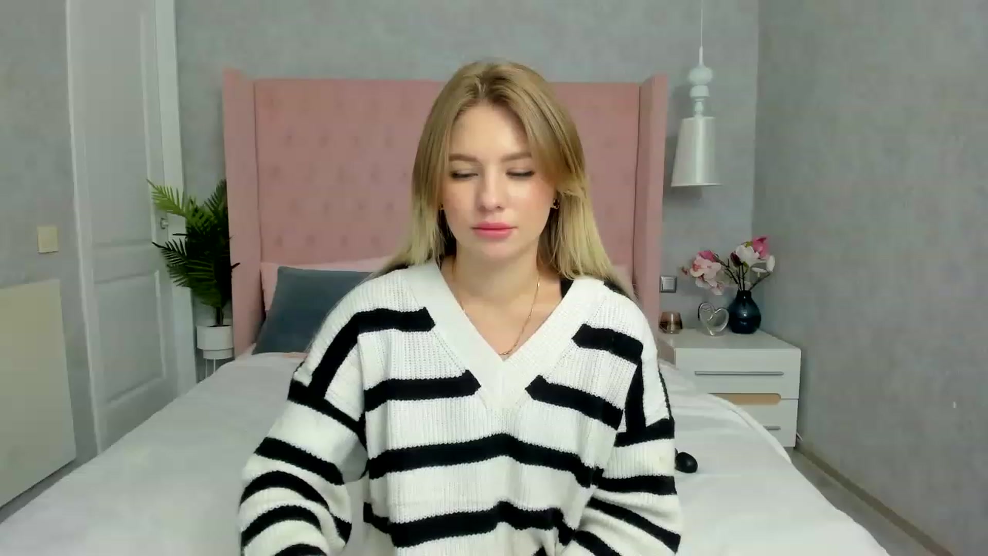 Gallery image thumbnail from MilaVox's myfreecams stream on, 12/04/2022, 18:32 image 2 of 20
