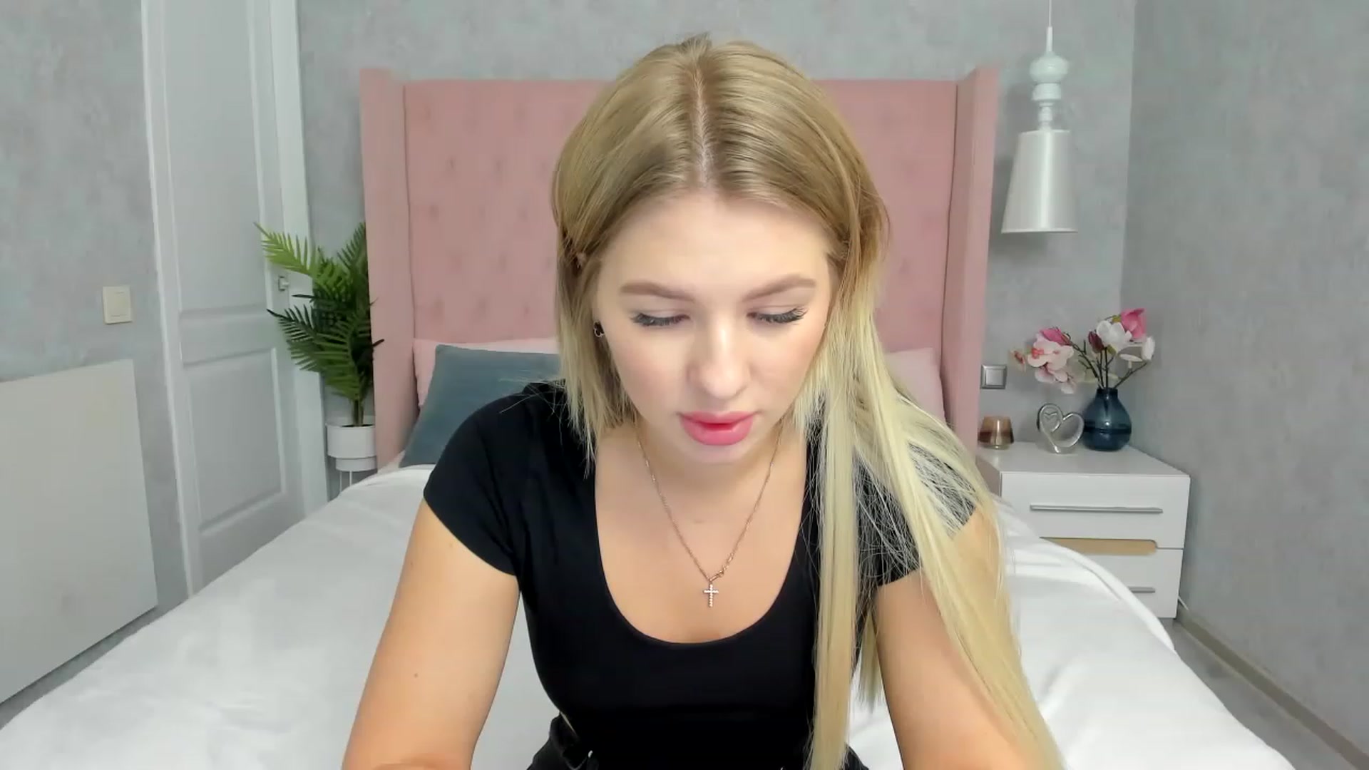Gallery image thumbnail from MilaVox's myfreecams stream on, 12/04/2022, 19:30 image 3 of 20