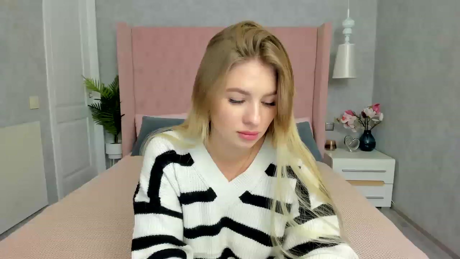 Gallery image thumbnail from MilaVox's myfreecams stream on, 12/04/2022, 19:30 image 13 of 20