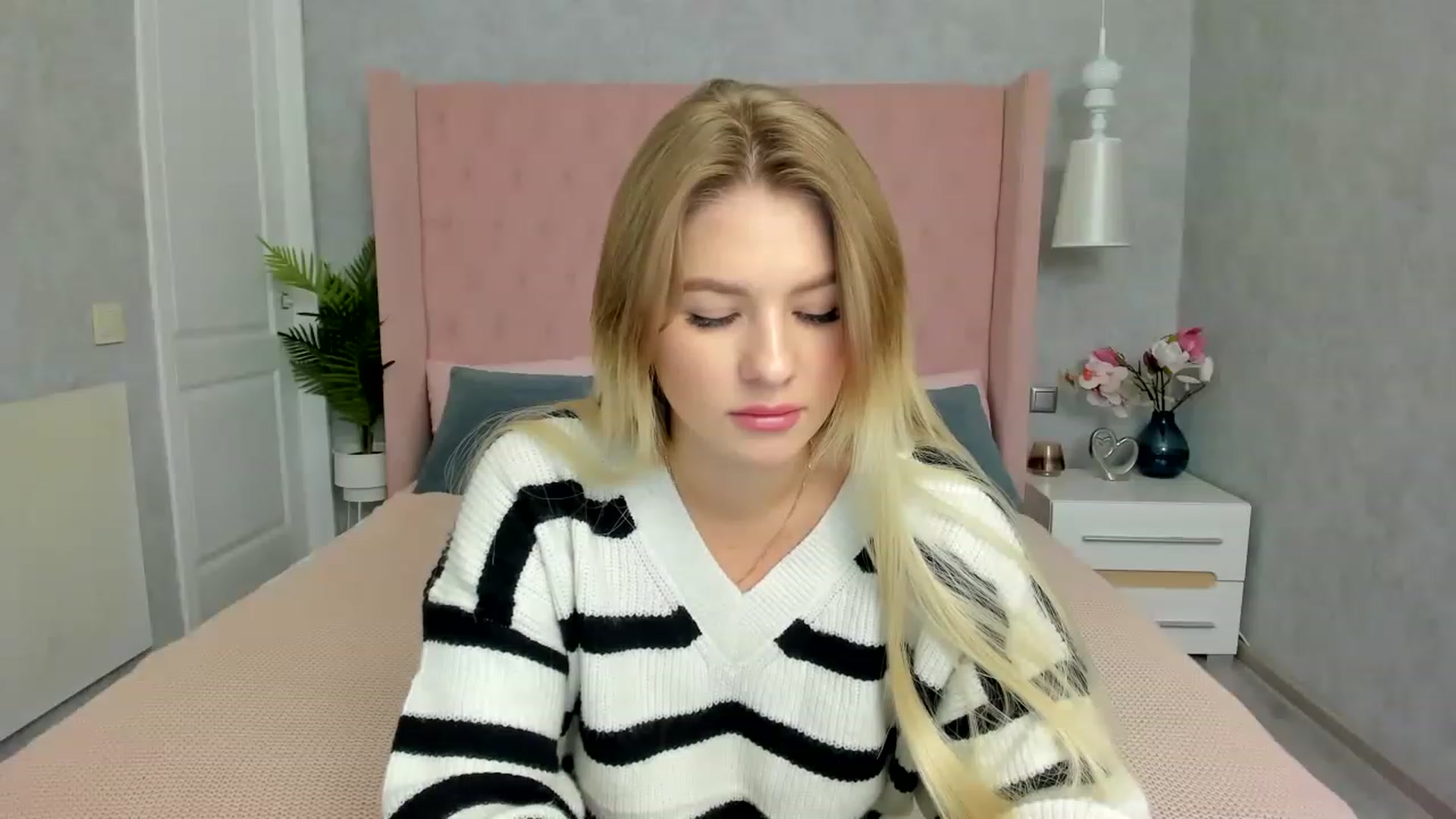 Gallery image thumbnail from MilaVox's myfreecams stream on, 12/04/2022, 19:30 image 16 of 20