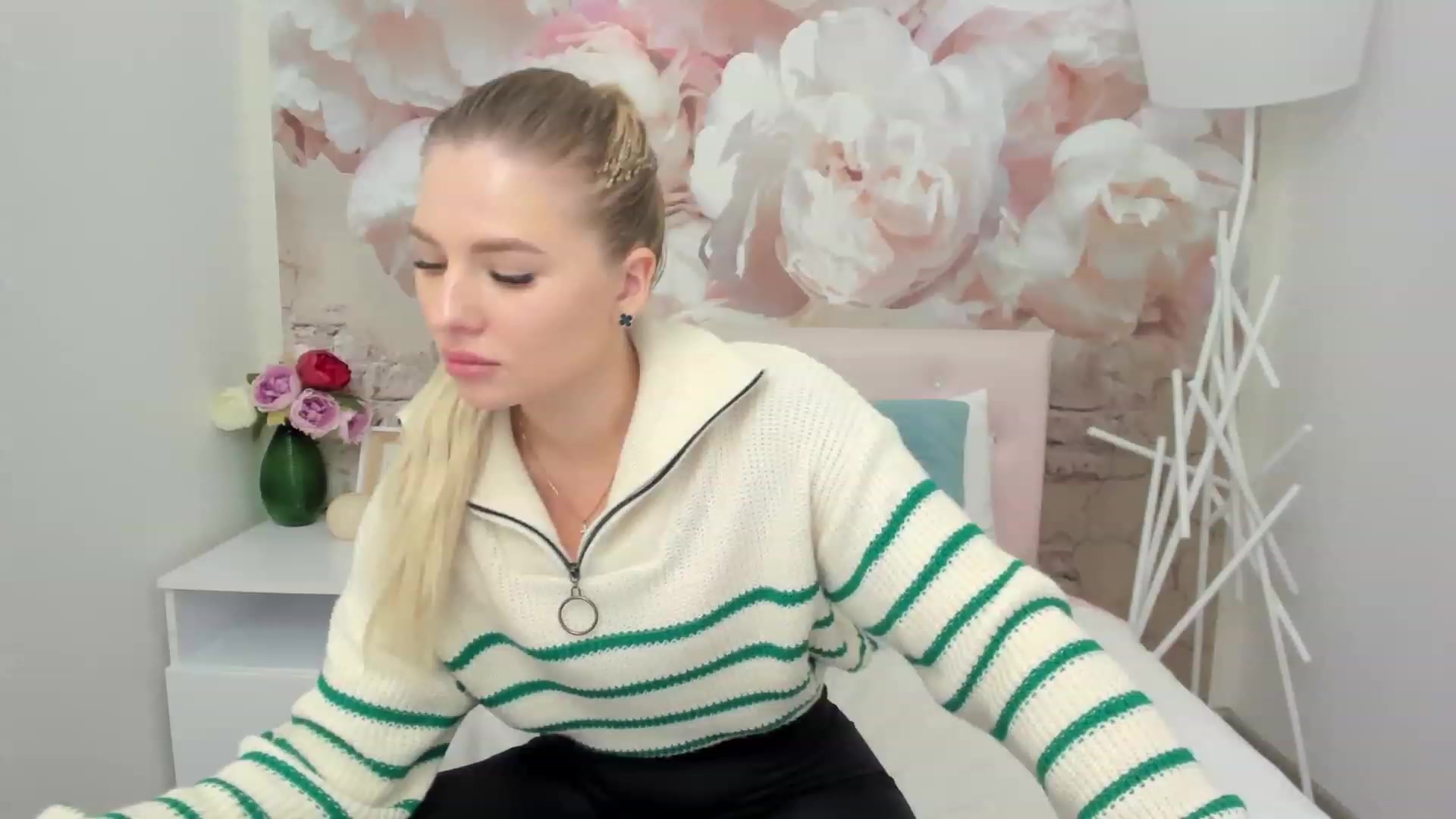 Gallery image thumbnail from MilaVox's myfreecams stream on, 12/06/2022, 18:12 image 1 of 20