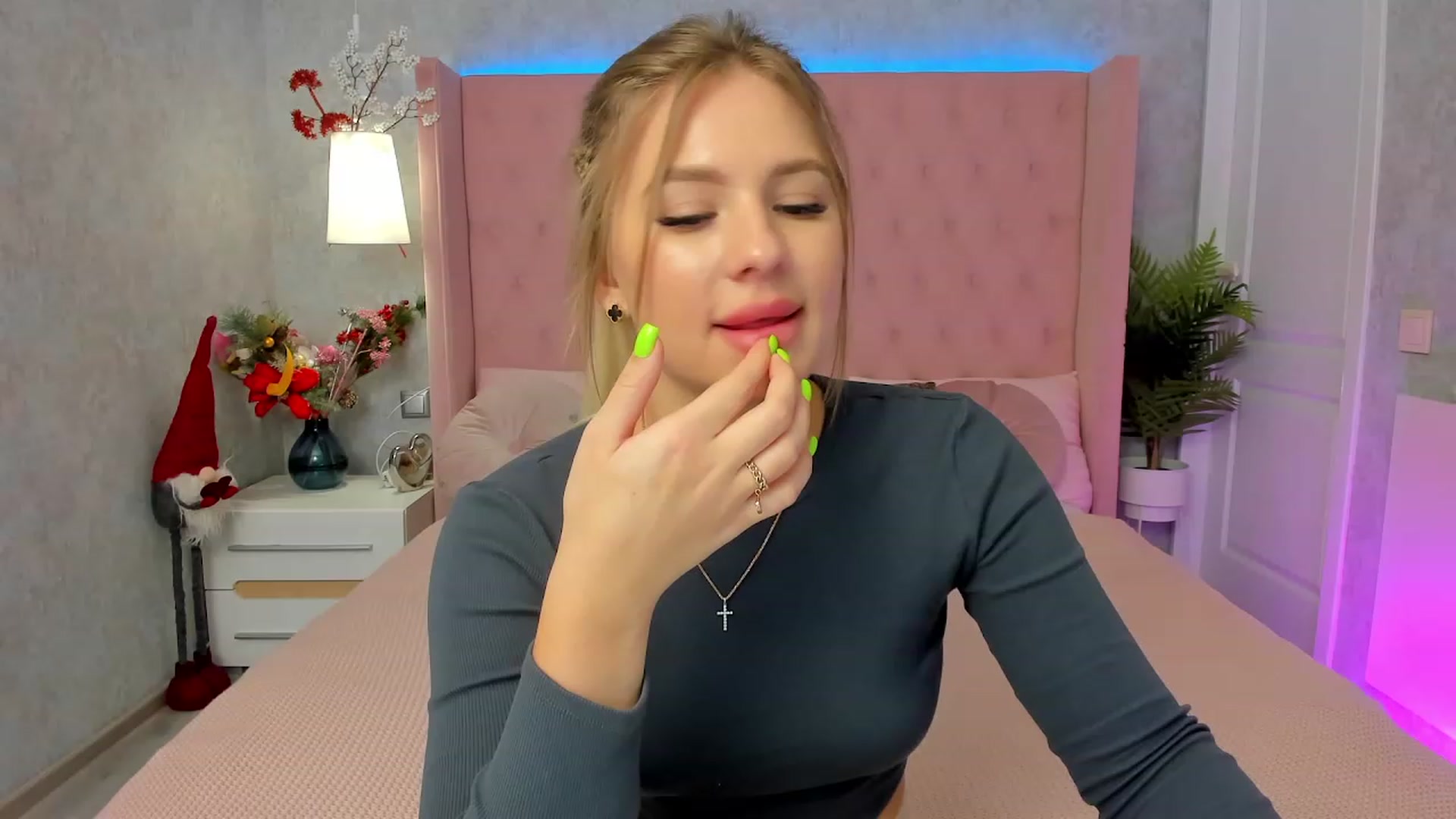 Gallery image thumbnail from MilaVox's myfreecams stream on, 01/03/2023, 19:25 image 15 of 20