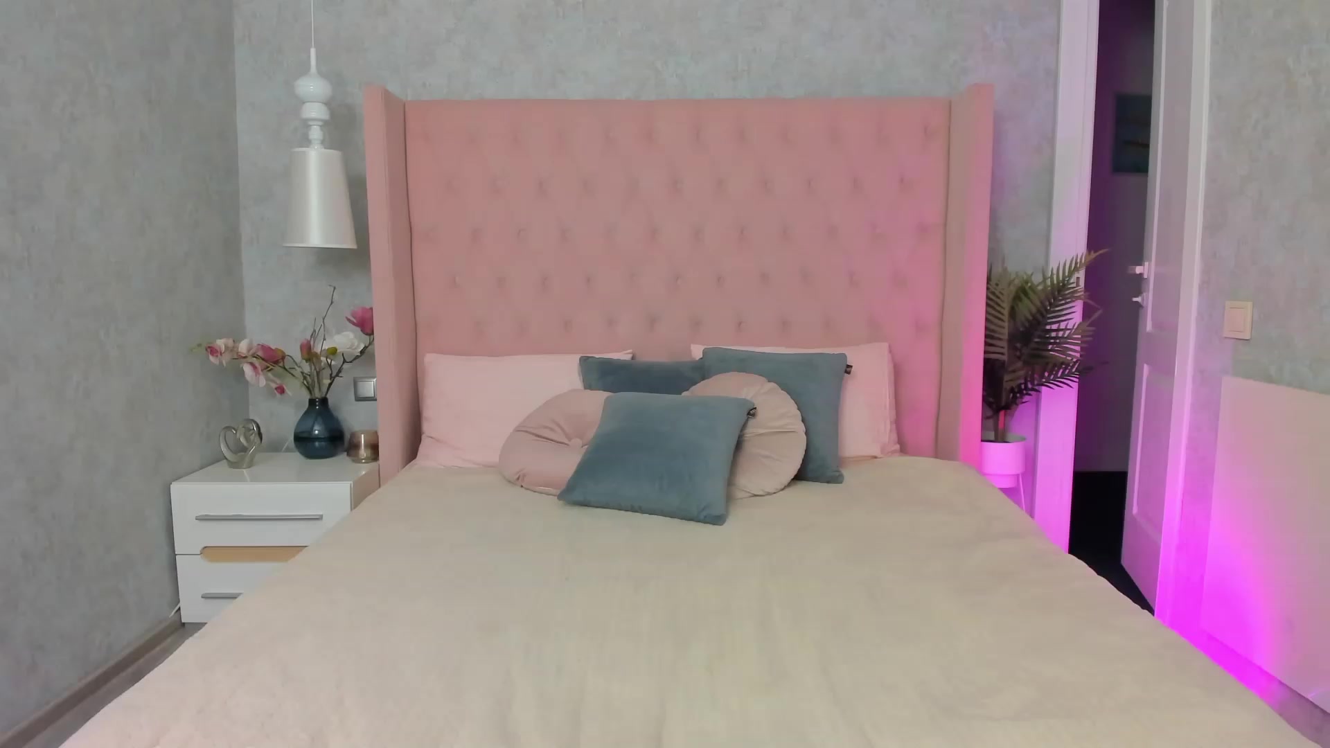 Gallery image thumbnail from MilaVox's myfreecams stream on, 01/25/2023, 19:30 image 15 of 20