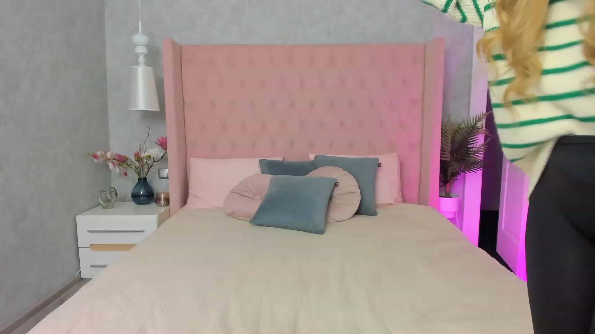 Gallery image thumbnail from MilaVox's myfreecams stream on, 01/25/2023, 19:30 image 16 of 20