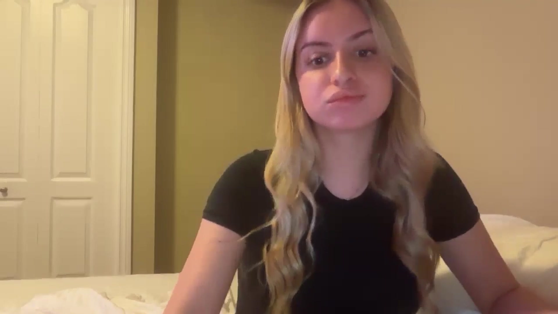 Gallery image thumbnail from Mila_Rome's myfreecams stream on, 12/21/2025, 10:19 image 2 of 20