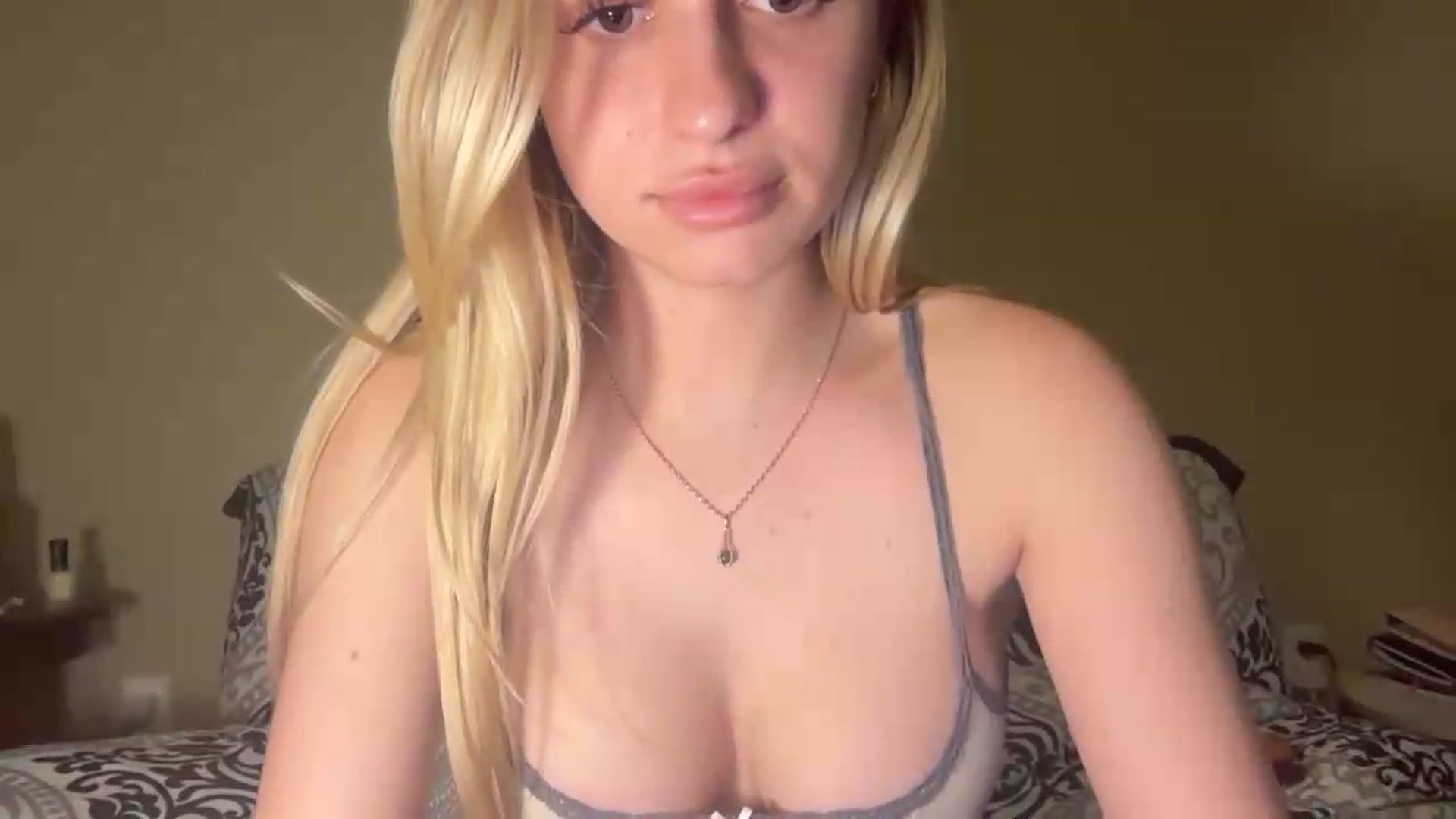 Gallery image thumbnail from Mila_Rome's myfreecams stream on, 08/20/2026, 06:28 image 15 of 20