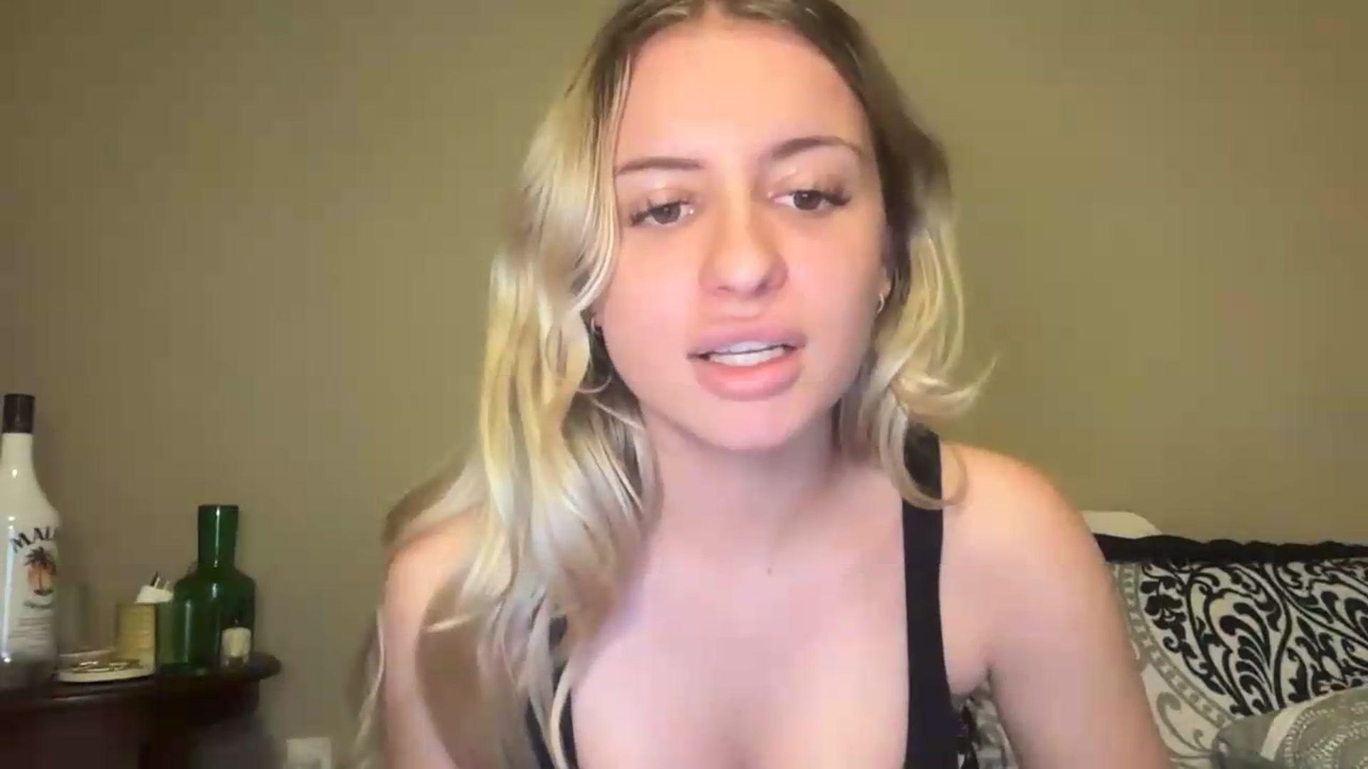 Gallery image thumbnail from Mila_Rome's myfreecams stream on, 08/25/2026, 07:09 image 12 of 20