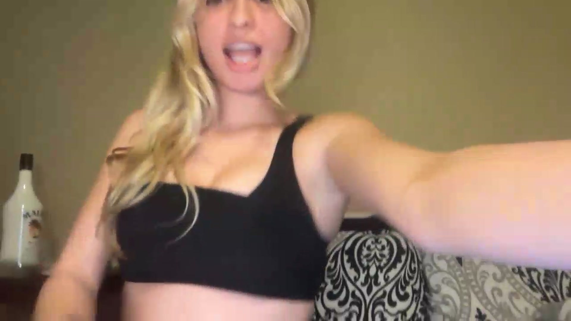 Gallery image thumbnail from Mila_Rome's myfreecams stream on, 08/25/2026, 07:09 image 7 of 20