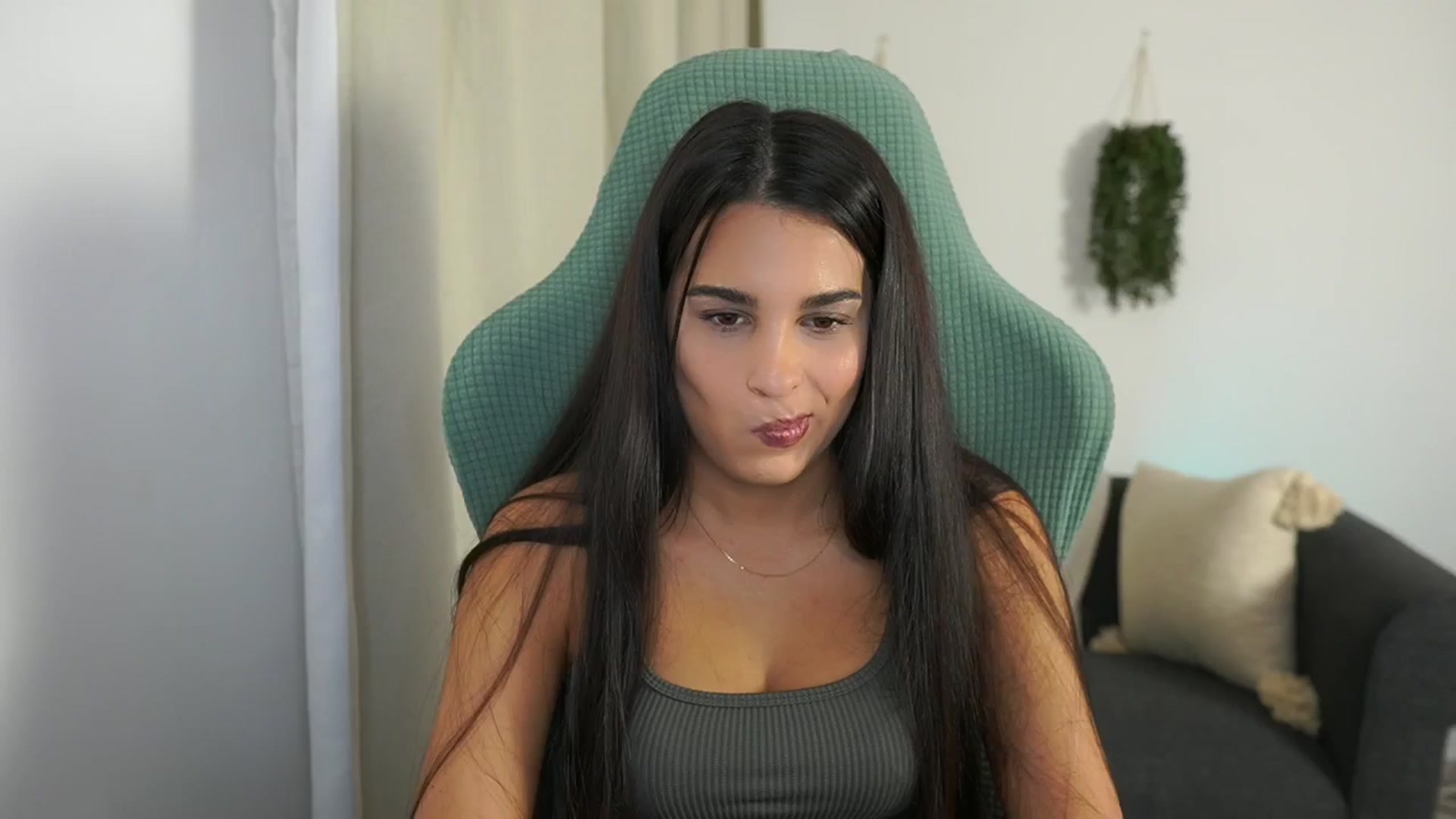 Gallery image thumbnail from Mila_denver's myfreecams stream on, 10/21/2024, 09:20 image 14 of 20