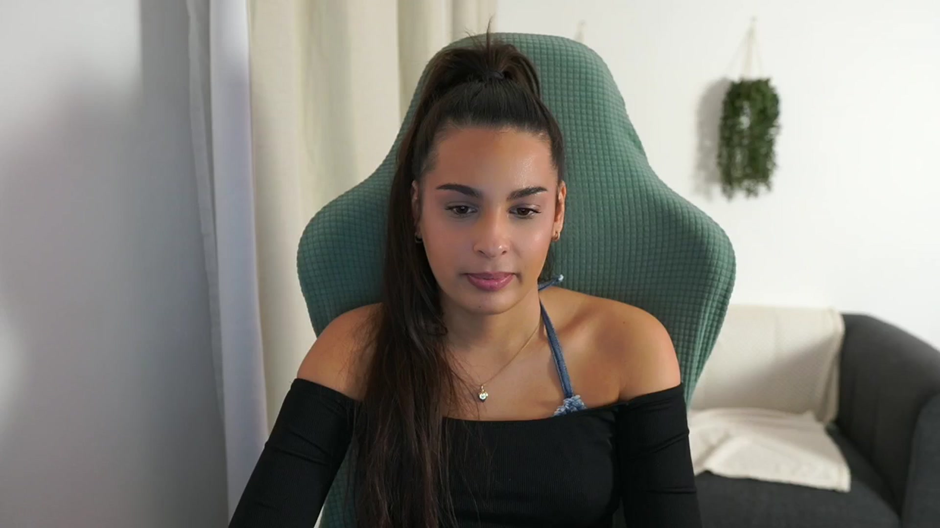 Gallery image thumbnail from Mila_denver's myfreecams stream on, 11/21/2024, 16:21 image 17 of 20
