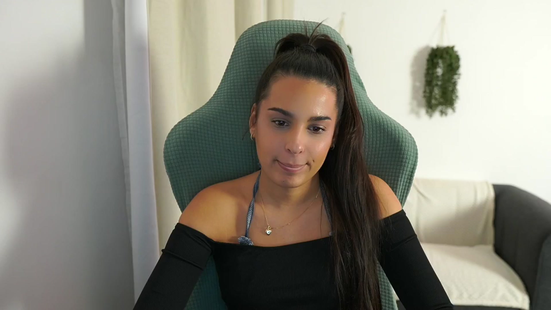 Gallery image thumbnail from Mila_denver's myfreecams stream on, 11/21/2024, 20:14 image 17 of 20