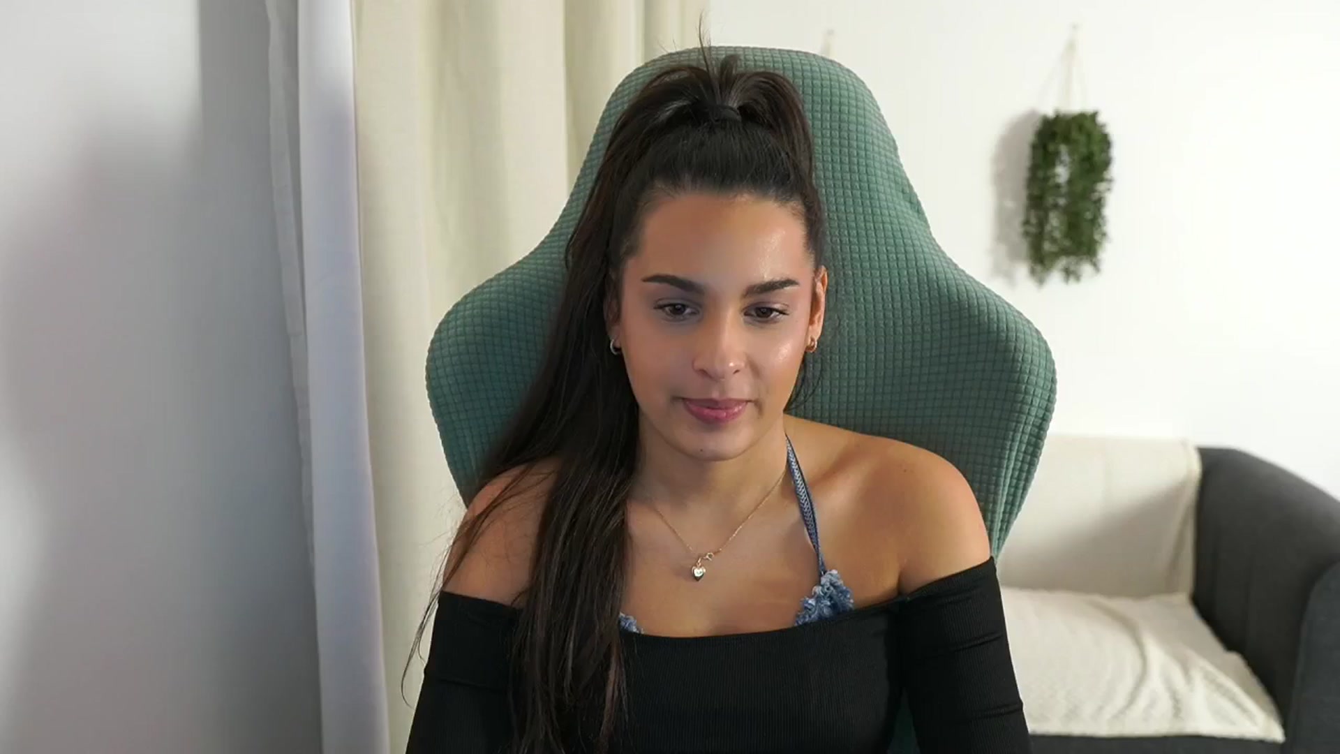 Gallery image thumbnail from Mila_denver's myfreecams stream on, 11/21/2024, 20:14 image 8 of 20