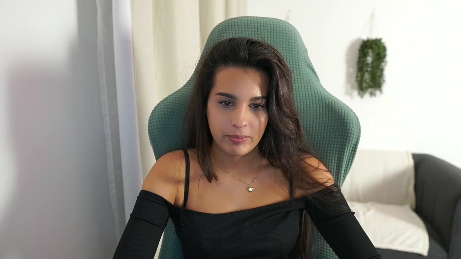 Gallery image thumbnail from Mila_denver's myfreecams stream on, 11/22/2024, 18:00 image 18 of 20