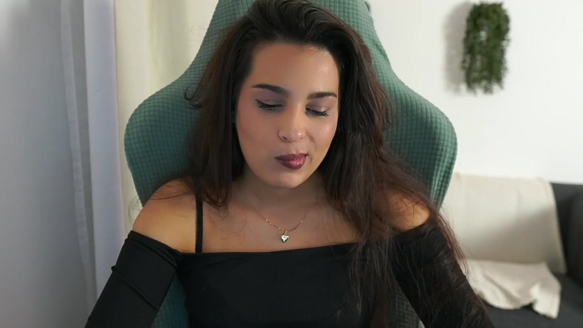 Gallery image thumbnail from Mila_denver's myfreecams stream on, 11/27/2024, 12:26 image 7 of 20