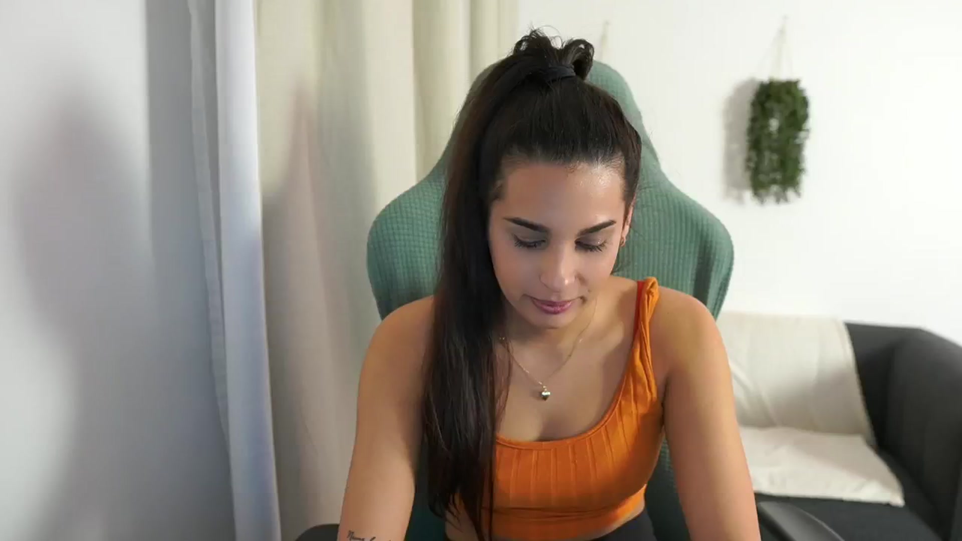 Gallery image thumbnail from Mila_denver's myfreecams stream on, 12/10/2024, 18:54 image 17 of 20
