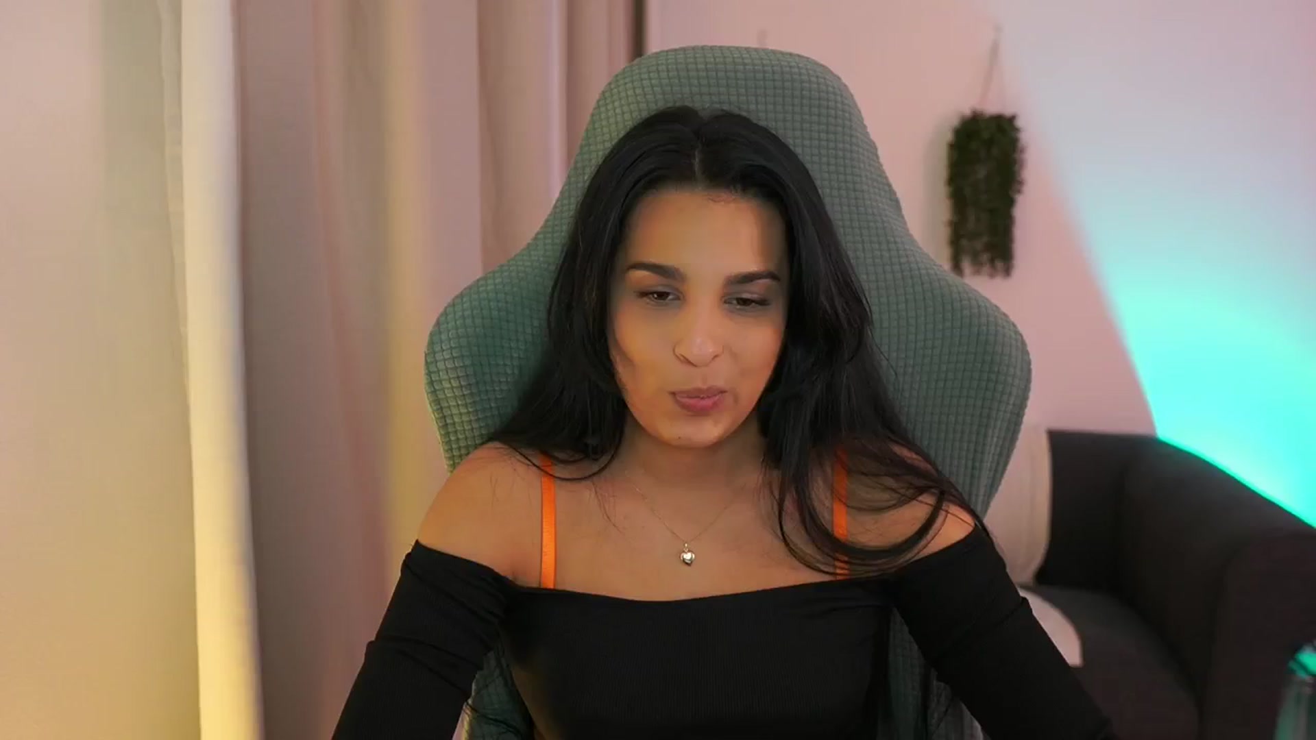 Gallery image thumbnail from Mila_denver's myfreecams stream on, 01/16/2025, 17:44 image 8 of 20