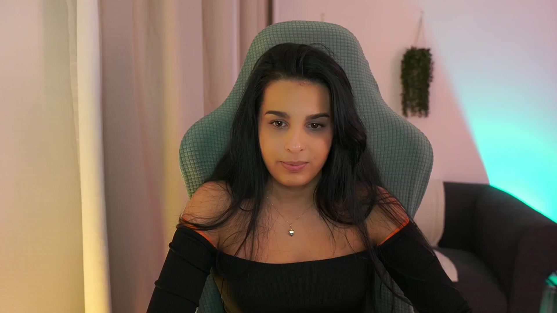 Gallery image thumbnail from Mila_denver's myfreecams stream on, 01/16/2025, 17:44 image 17 of 20