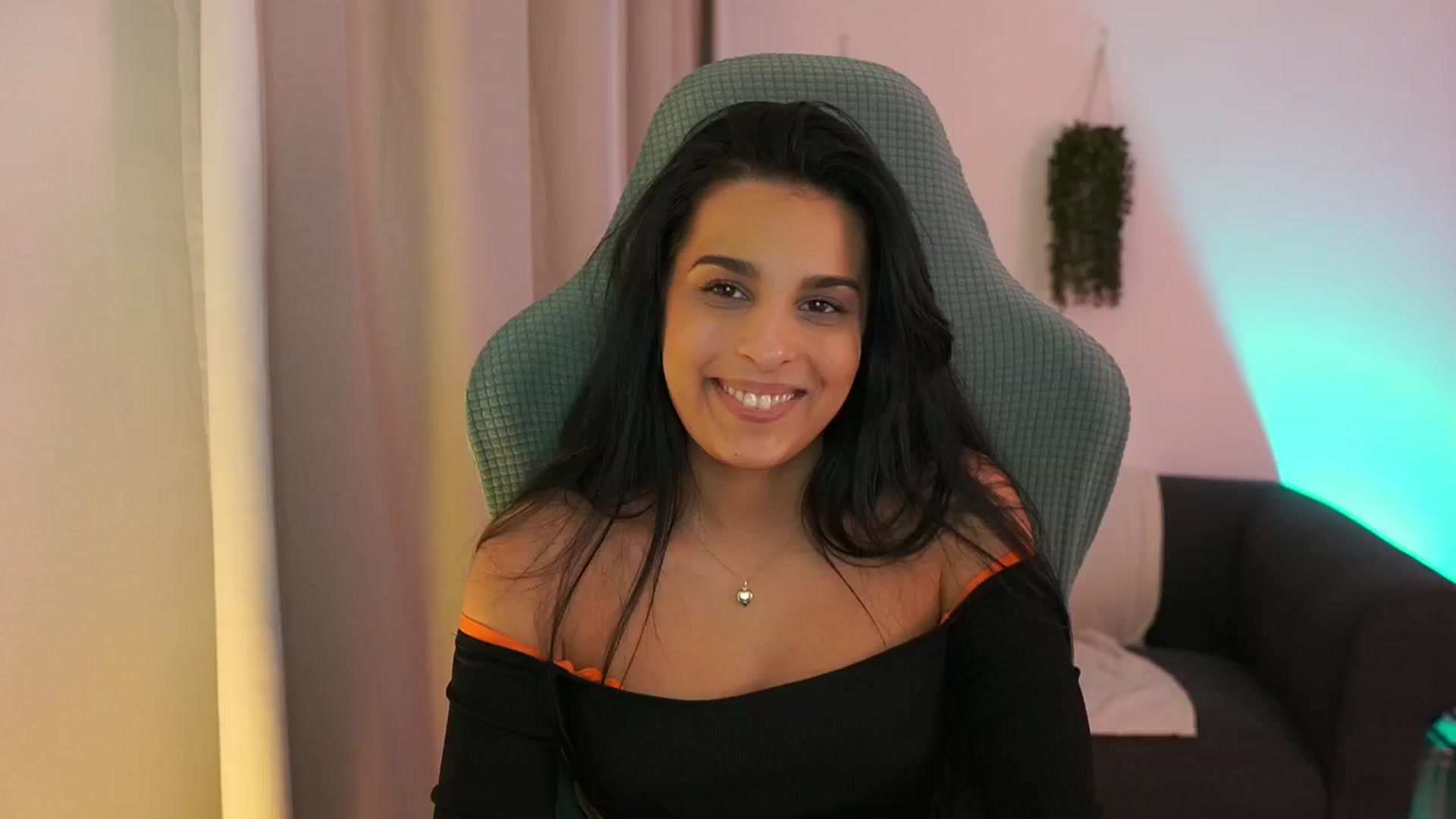 Gallery image thumbnail from Mila_denver's myfreecams stream on, 01/16/2025, 17:44 image 15 of 20