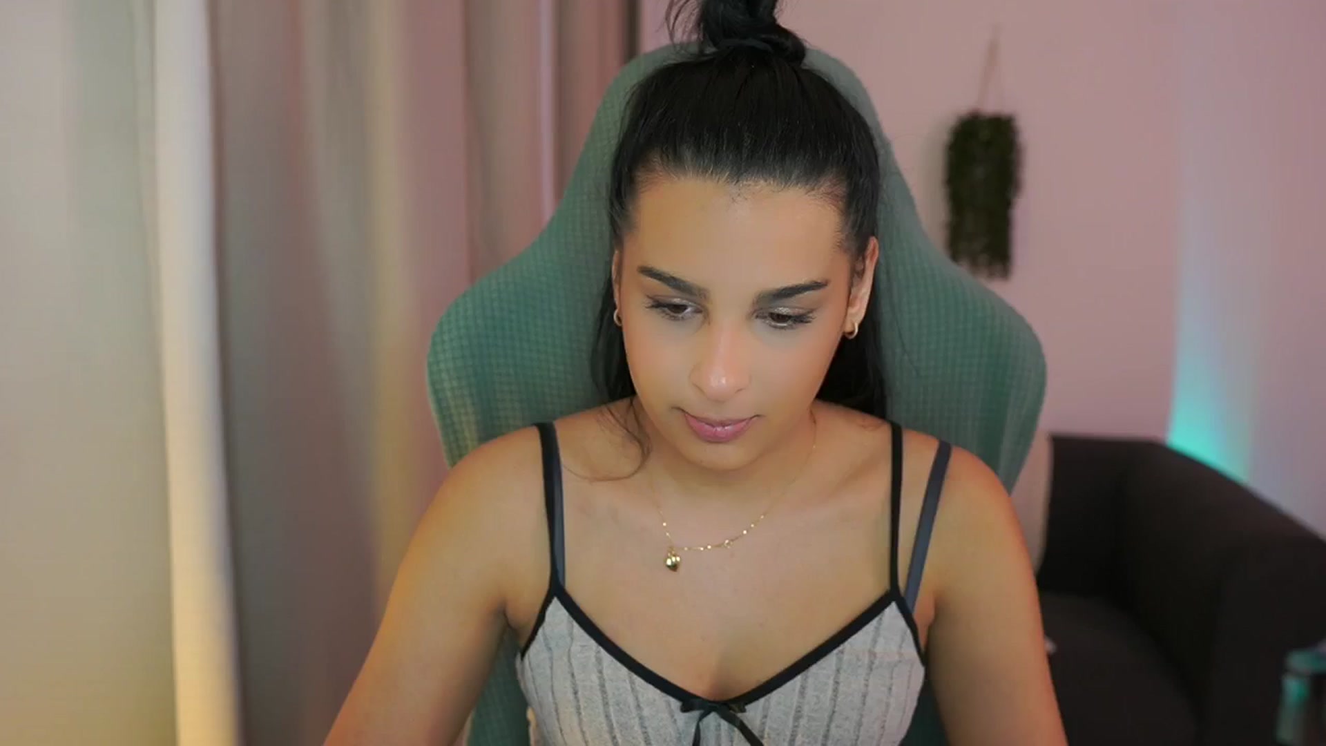 Gallery image thumbnail from Mila_denver's myfreecams stream on, 01/17/2025, 16:34 image 3 of 20