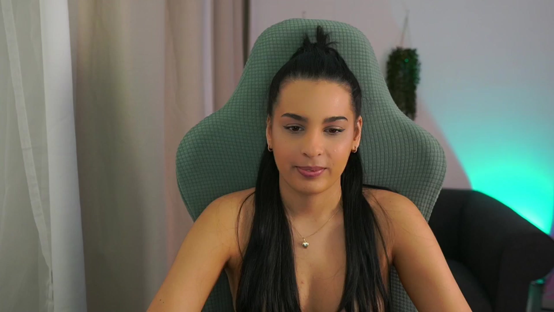 Gallery image thumbnail from Mila_denver's myfreecams stream on, 02/06/2025, 11:46 image 12 of 20