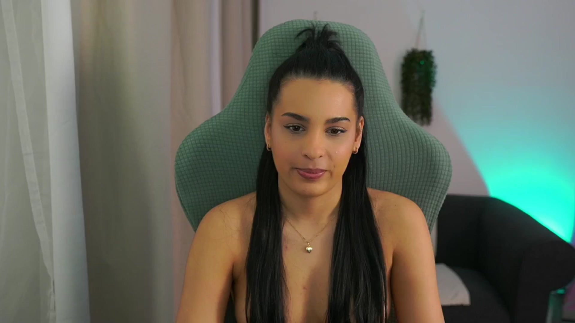 Gallery image thumbnail from Mila_denver's myfreecams stream on, 02/06/2025, 11:46 image 10 of 20