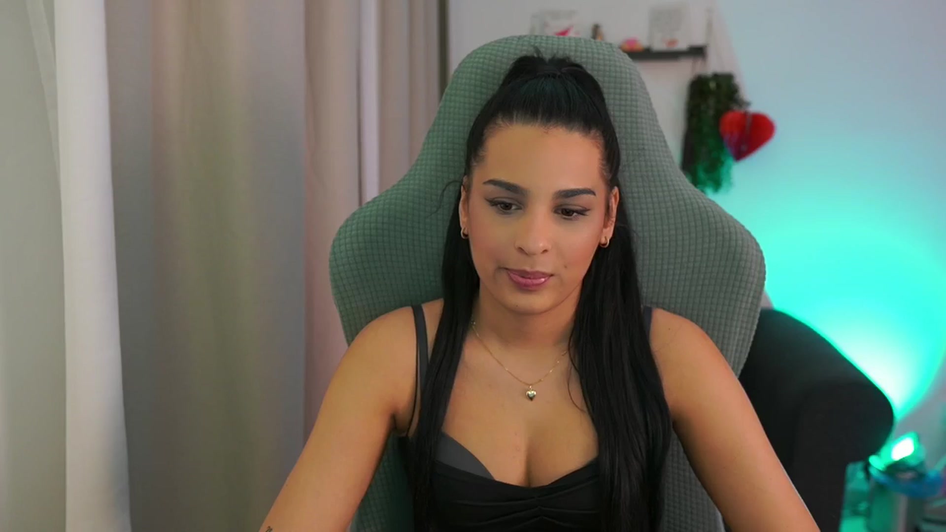 Gallery image thumbnail from Mila_denver's myfreecams stream on, 02/17/2025, 11:31 image 8 of 20