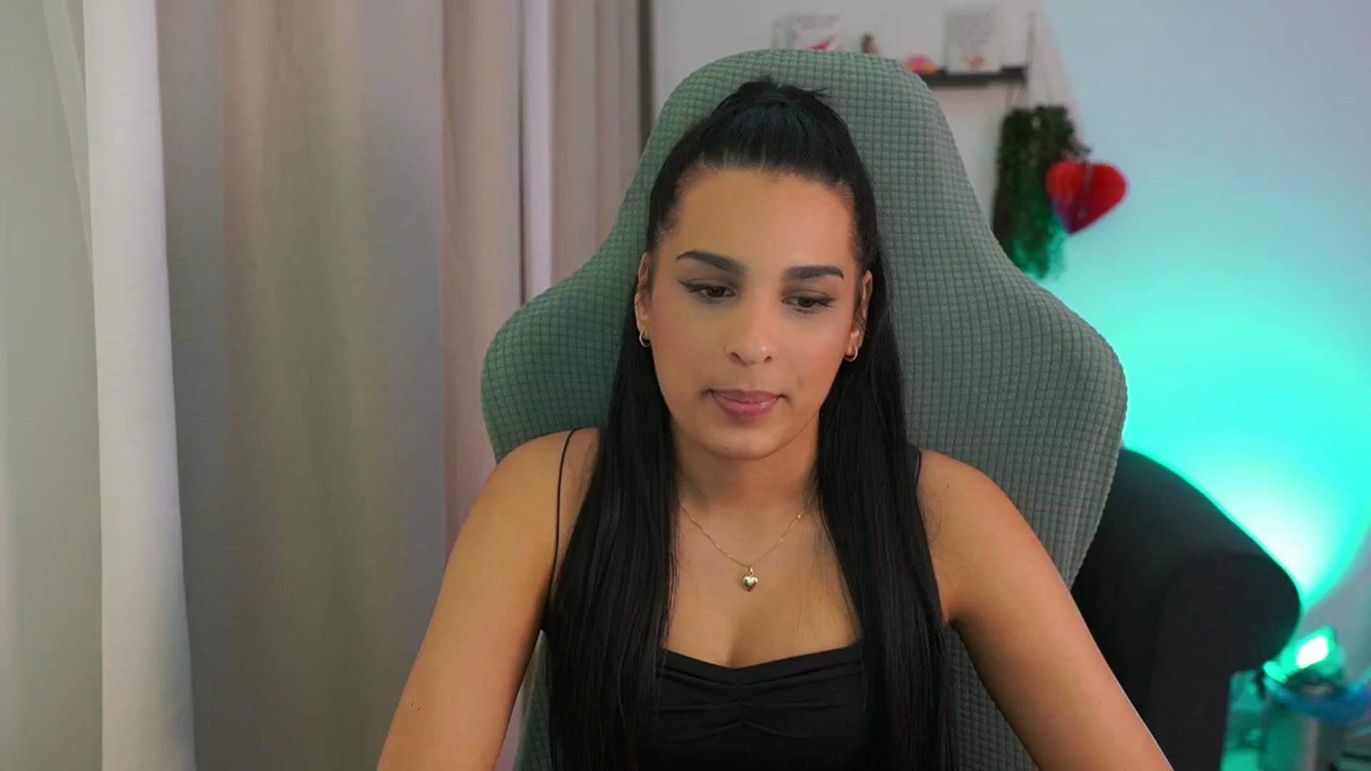 Gallery image thumbnail from Mila_denver's myfreecams stream on, 02/17/2025, 12:52 image 16 of 20