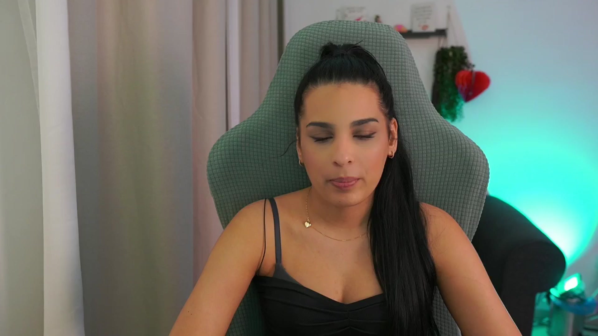 Gallery image thumbnail from Mila_denver's myfreecams stream on, 02/17/2025, 12:52 image 4 of 20