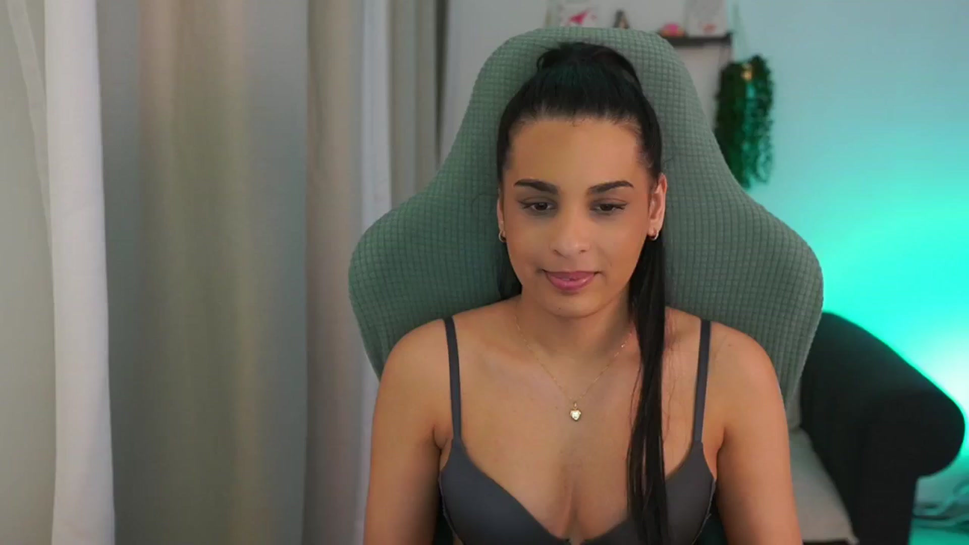 Gallery image thumbnail from Mila_denver's myfreecams stream on, 03/04/2025, 14:10 image 11 of 20