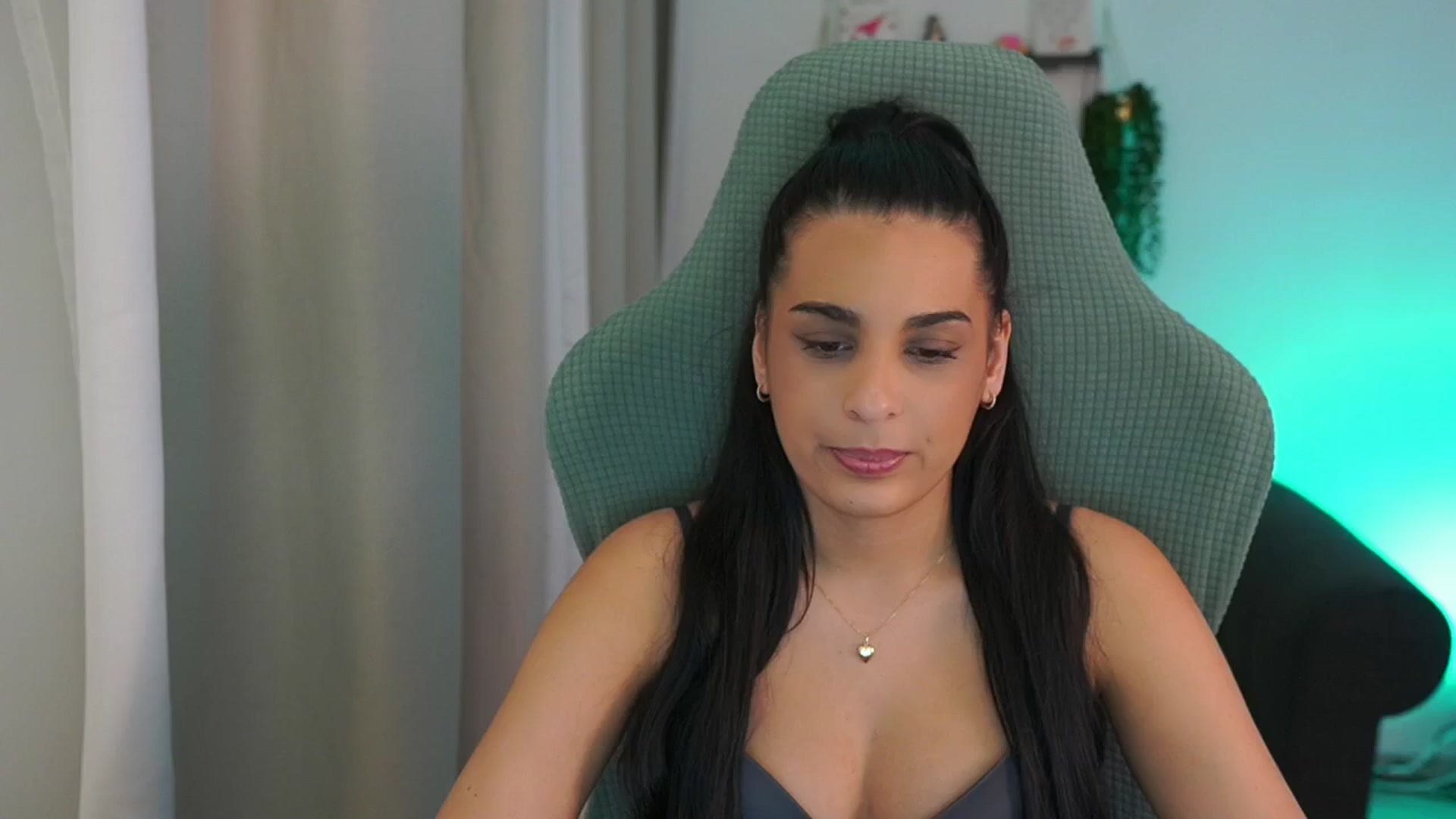Gallery image thumbnail from Mila_denver's myfreecams stream on, 03/04/2025, 14:10 image 14 of 20