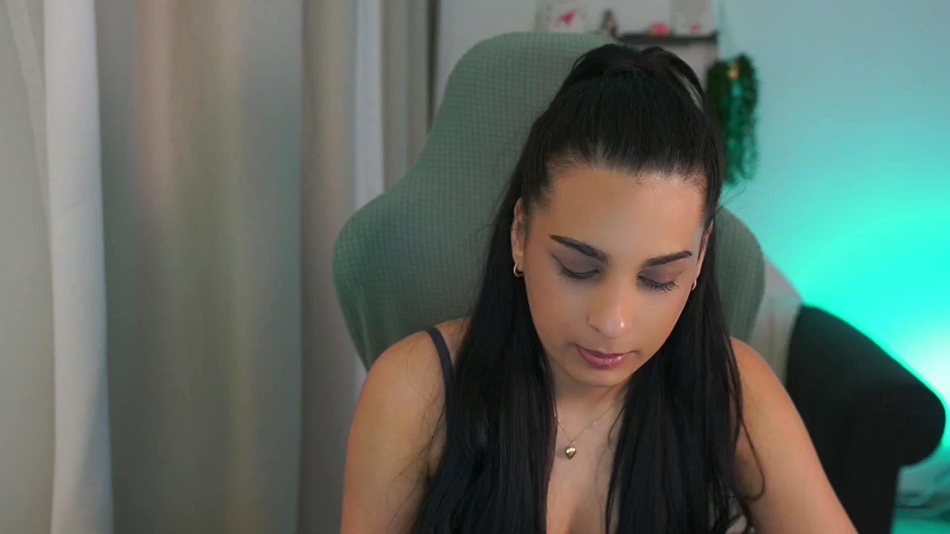 Gallery image thumbnail from Mila_denver's myfreecams stream on, 03/04/2025, 14:10 image 16 of 20