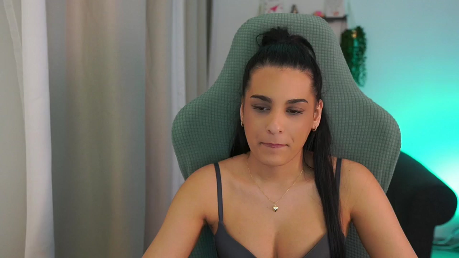 Gallery image thumbnail from Mila_denver's myfreecams stream on, 03/04/2025, 14:10 image 12 of 20