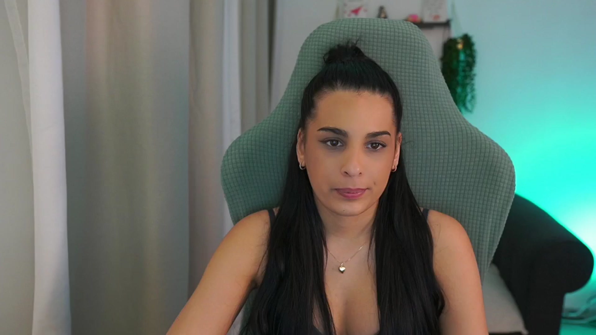 Gallery image thumbnail from Mila_denver's myfreecams stream on, 03/04/2025, 14:10 image 17 of 20