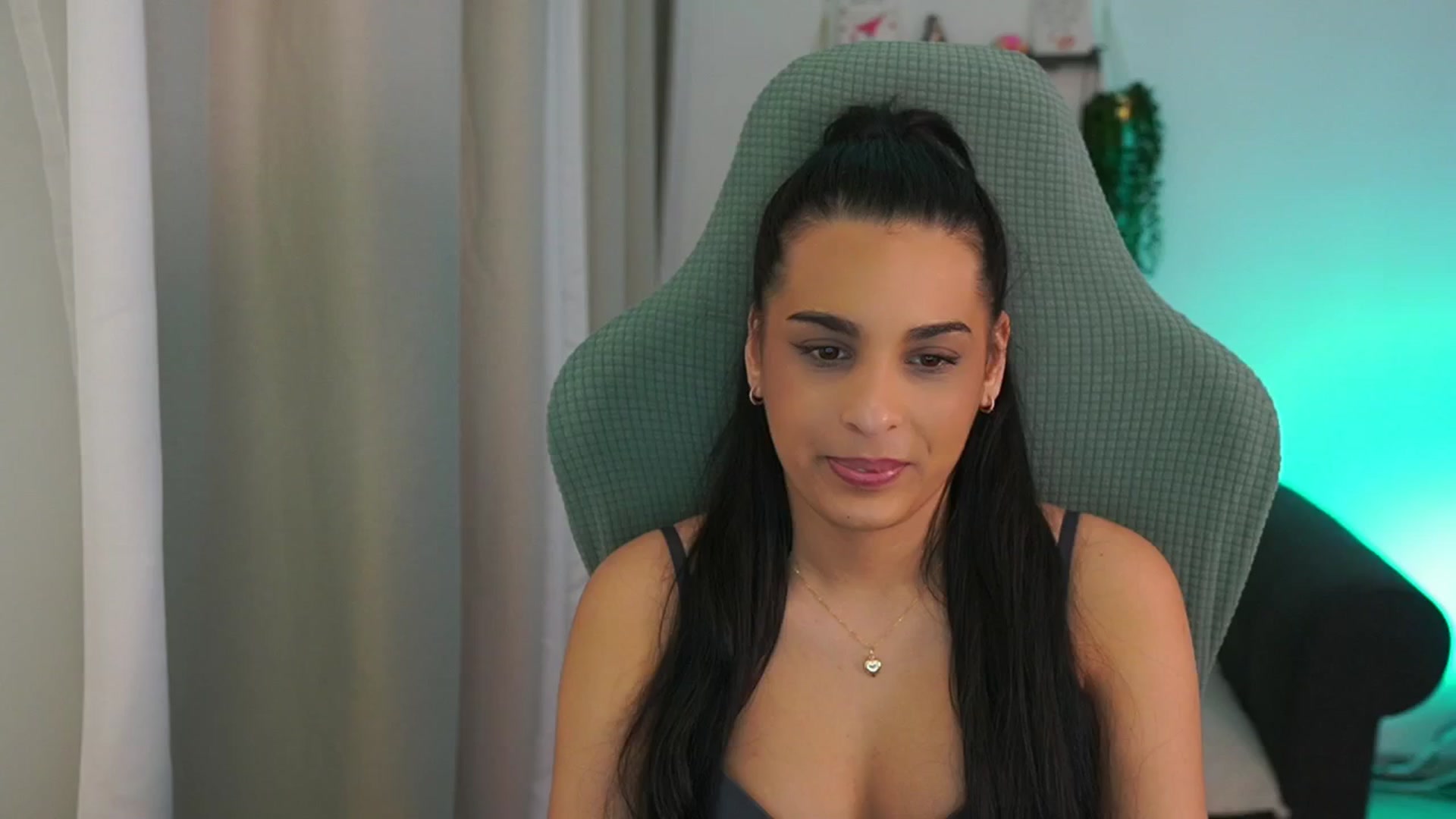 Gallery image thumbnail from Mila_denver's myfreecams stream on, 03/04/2025, 14:10 image 9 of 20