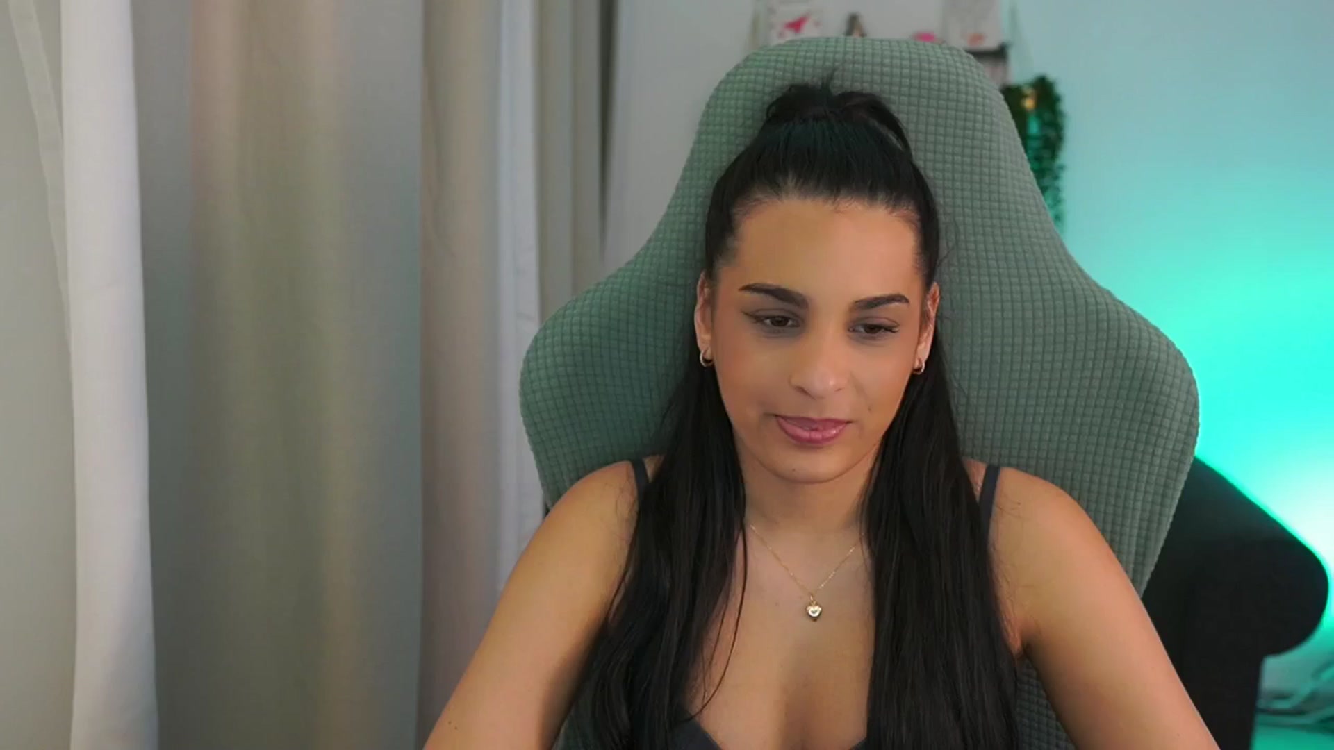 Gallery image thumbnail from Mila_denver's myfreecams stream on, 03/04/2025, 14:10 image 10 of 20