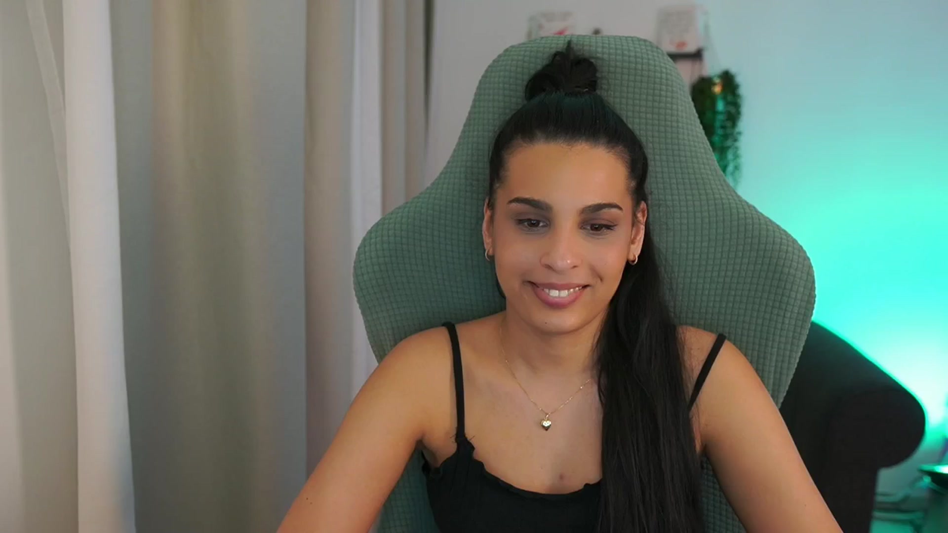 Gallery image thumbnail from Mila_denver's myfreecams stream on, 03/13/2025, 19:04 image 18 of 20
