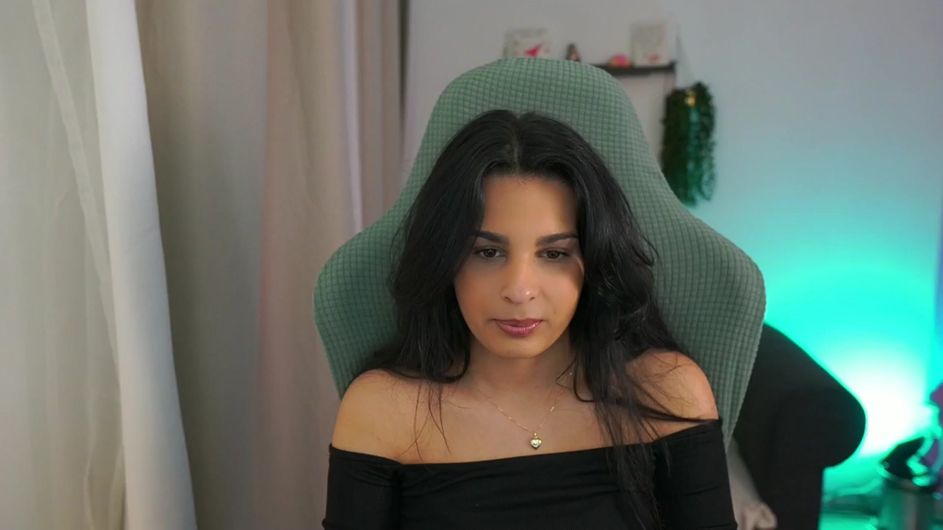 Gallery image thumbnail from Mila_denver's myfreecams stream on, 03/18/2025, 10:19 image 12 of 20