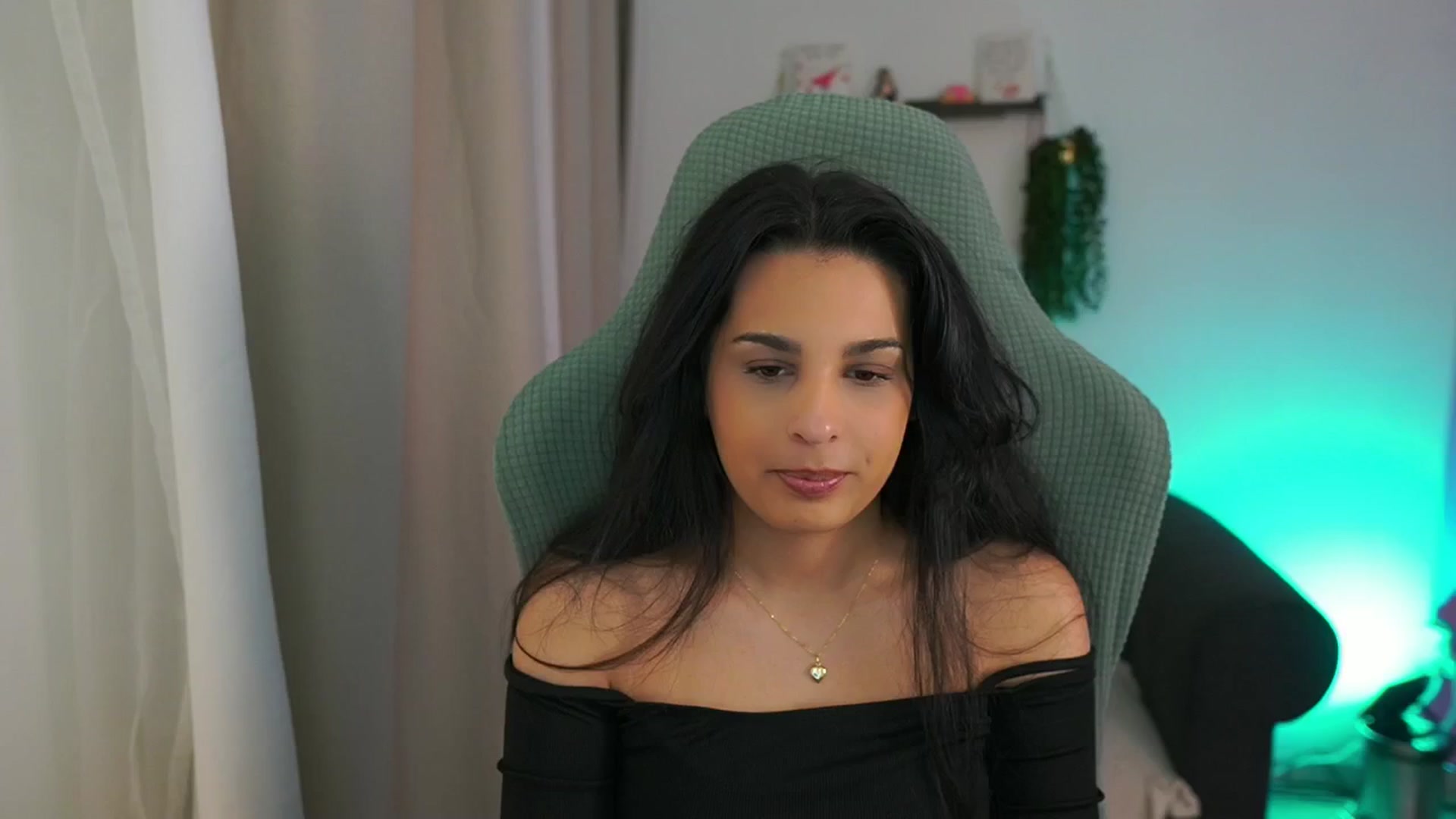 Gallery image thumbnail from Mila_denver's myfreecams stream on, 03/18/2025, 10:19 image 8 of 20