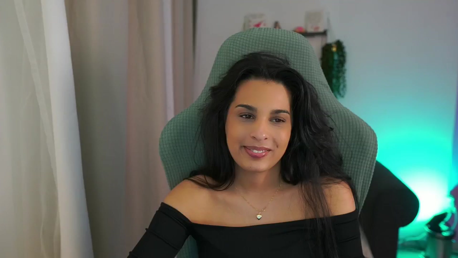 Gallery image thumbnail from Mila_denver's myfreecams stream on, 03/18/2025, 13:37 image 3 of 20