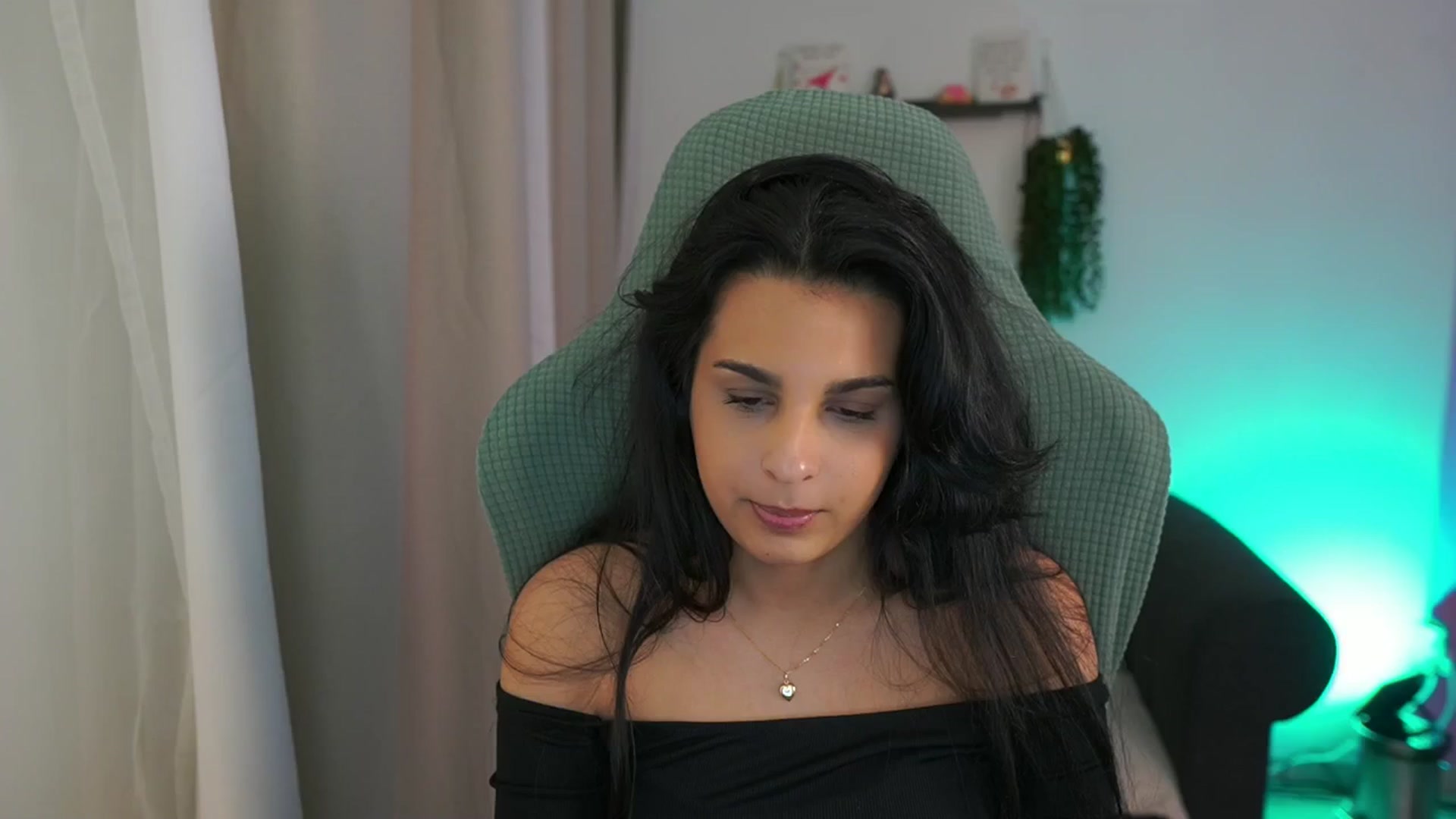 Gallery image thumbnail from Mila_denver's myfreecams stream on, 03/18/2025, 13:37 image 17 of 20