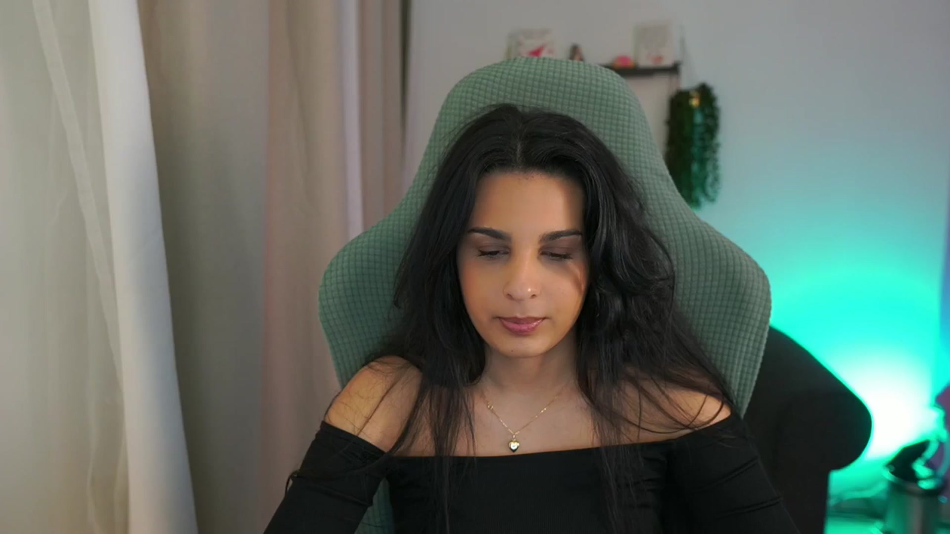 Gallery image thumbnail from Mila_denver's myfreecams stream on, 03/18/2025, 13:37 image 15 of 20