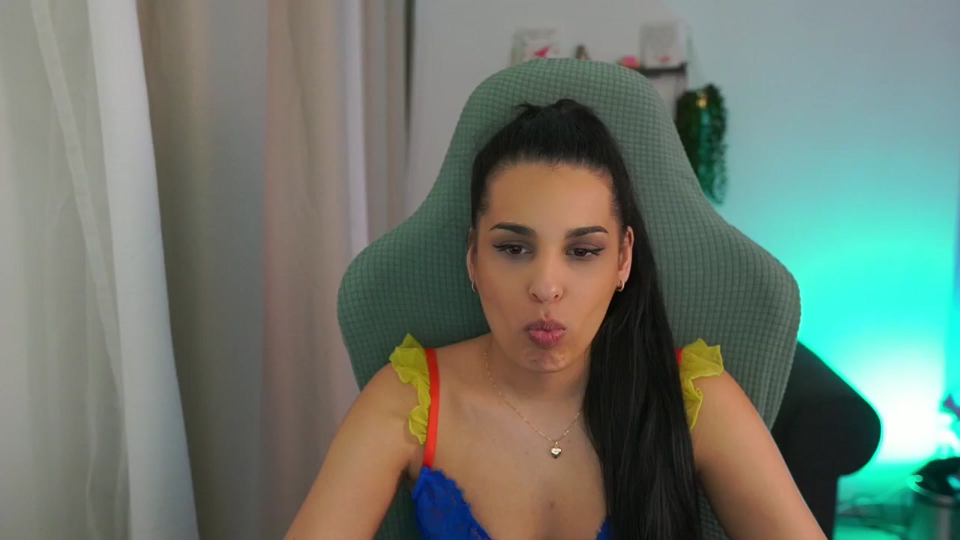 Gallery image thumbnail from Mila_denver's myfreecams stream on, 03/20/2025, 14:12 image 6 of 20