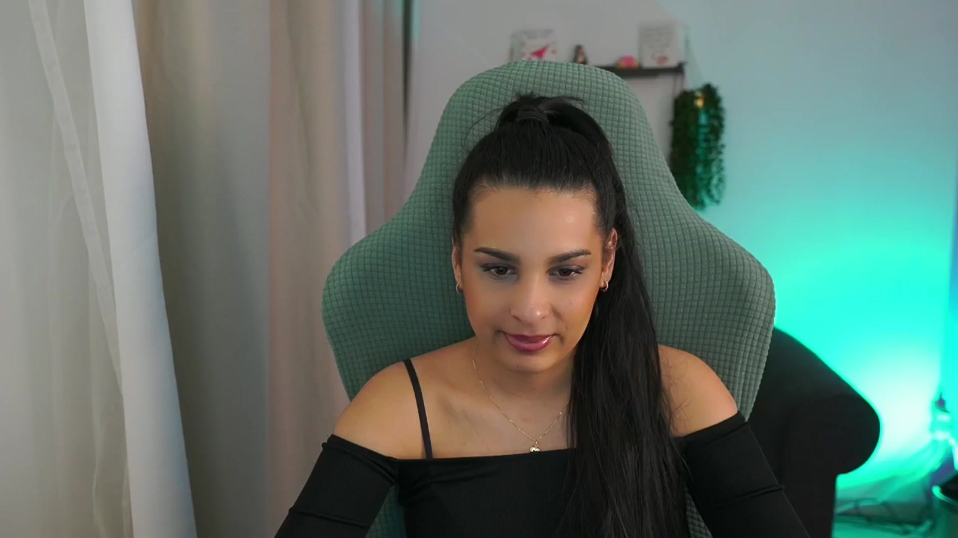 Gallery image thumbnail from Mila_denver's myfreecams stream on, 03/22/2025, 15:34 image 12 of 20