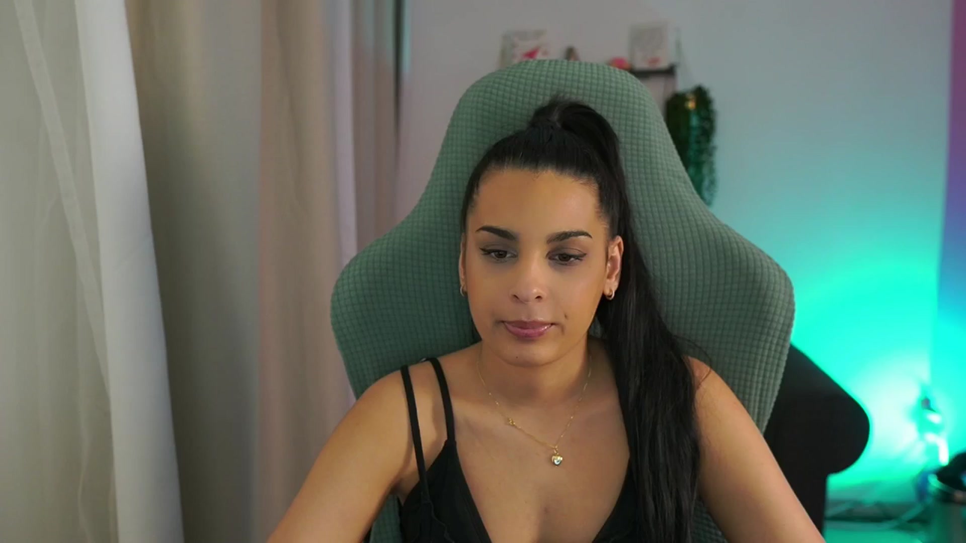 Gallery image thumbnail from Mila_denver's myfreecams stream on, 03/25/2025, 16:08 image 16 of 20