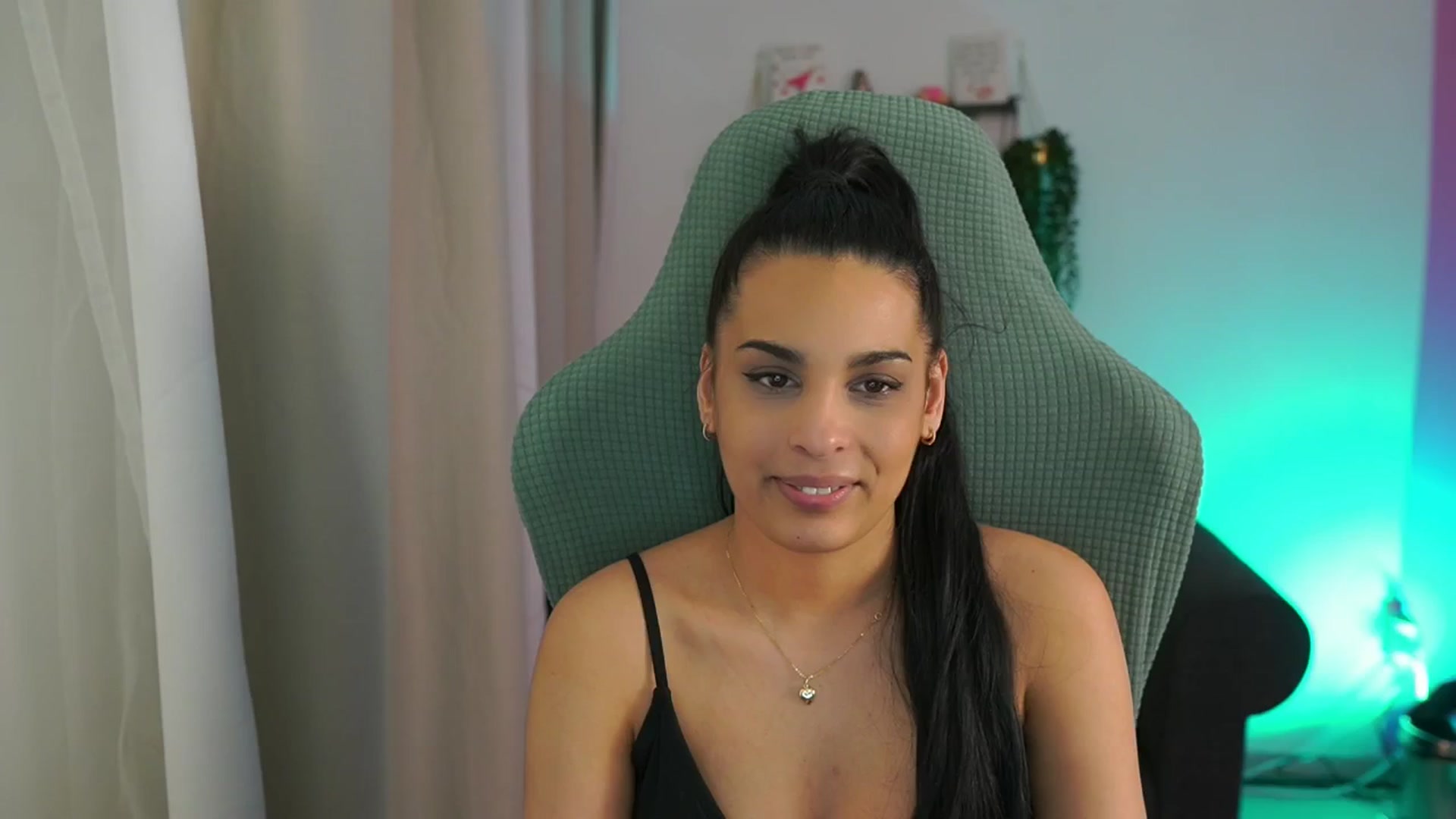 Gallery image thumbnail from Mila_denver's myfreecams stream on, 03/25/2025, 19:10 image 12 of 20