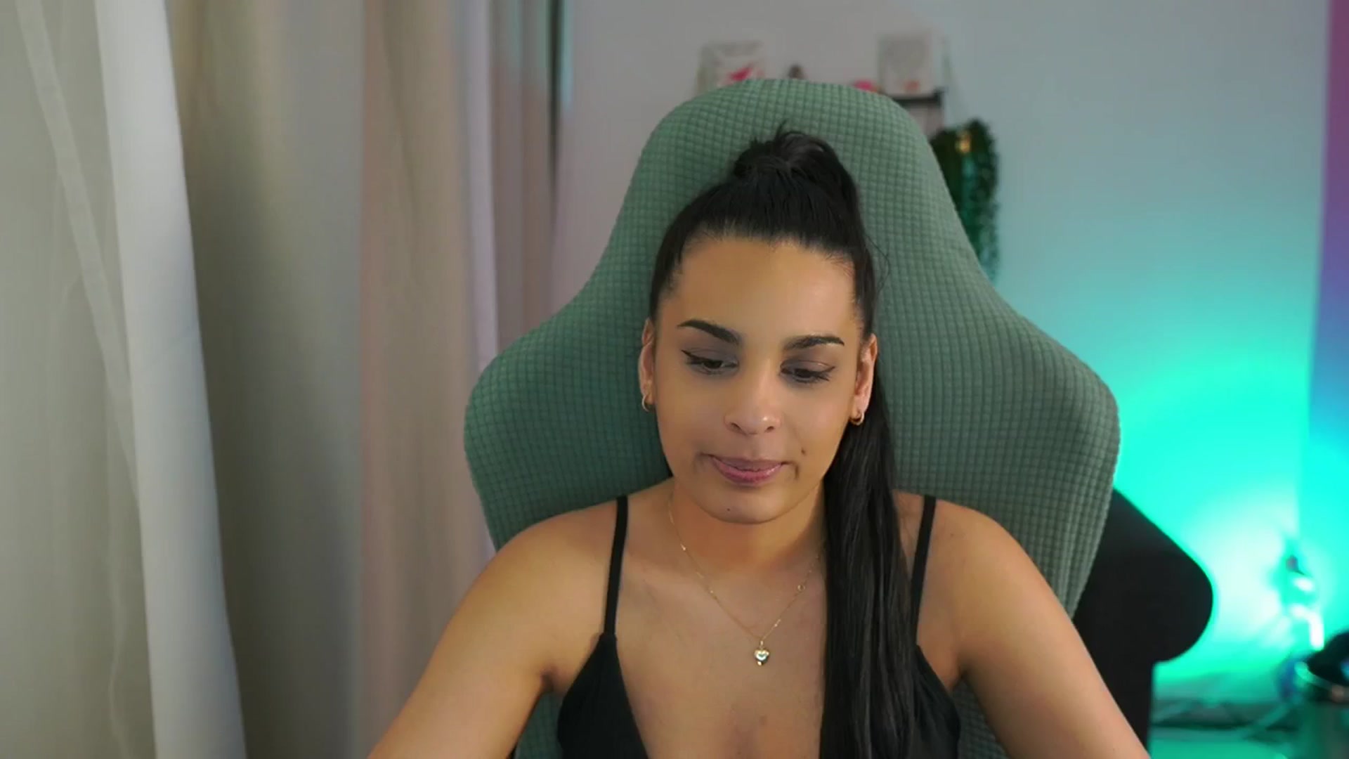 Gallery image thumbnail from Mila_denver's myfreecams stream on, 03/25/2025, 19:10 image 14 of 20