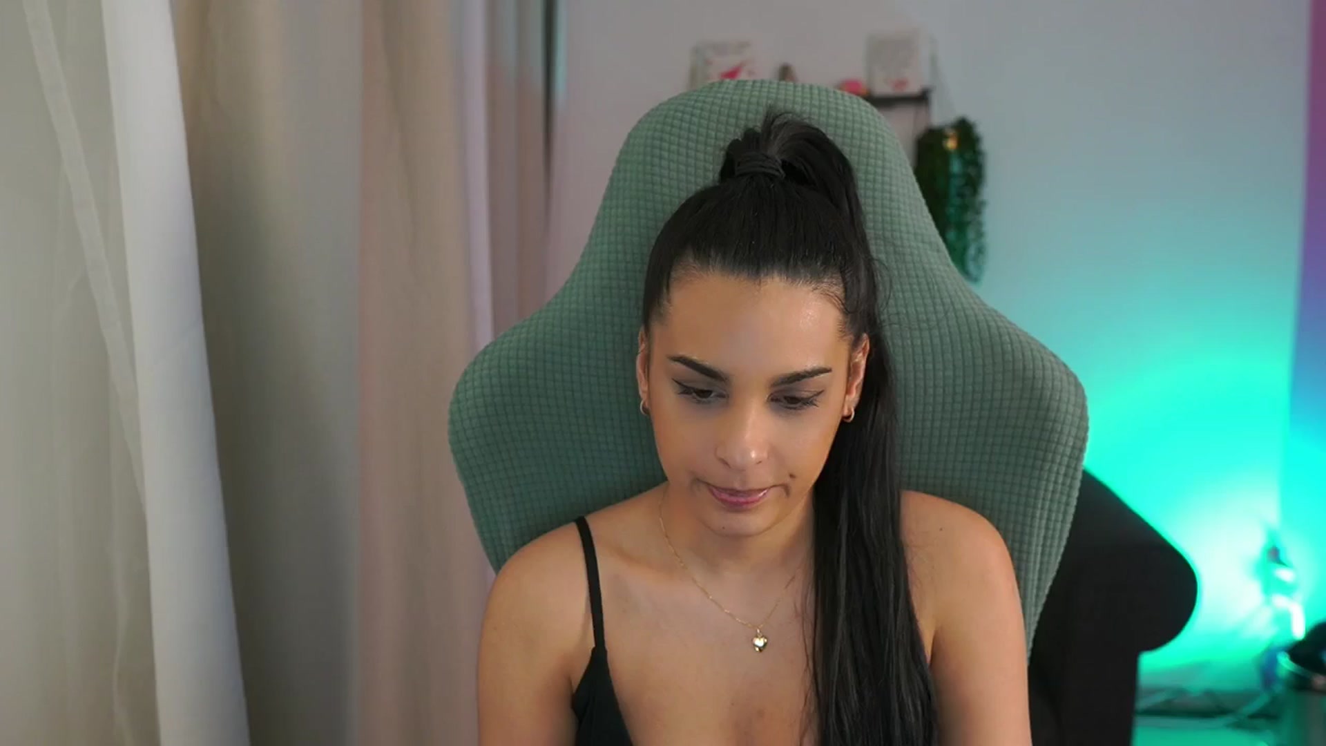 Gallery image thumbnail from Mila_denver's myfreecams stream on, 03/25/2025, 19:10 image 7 of 20