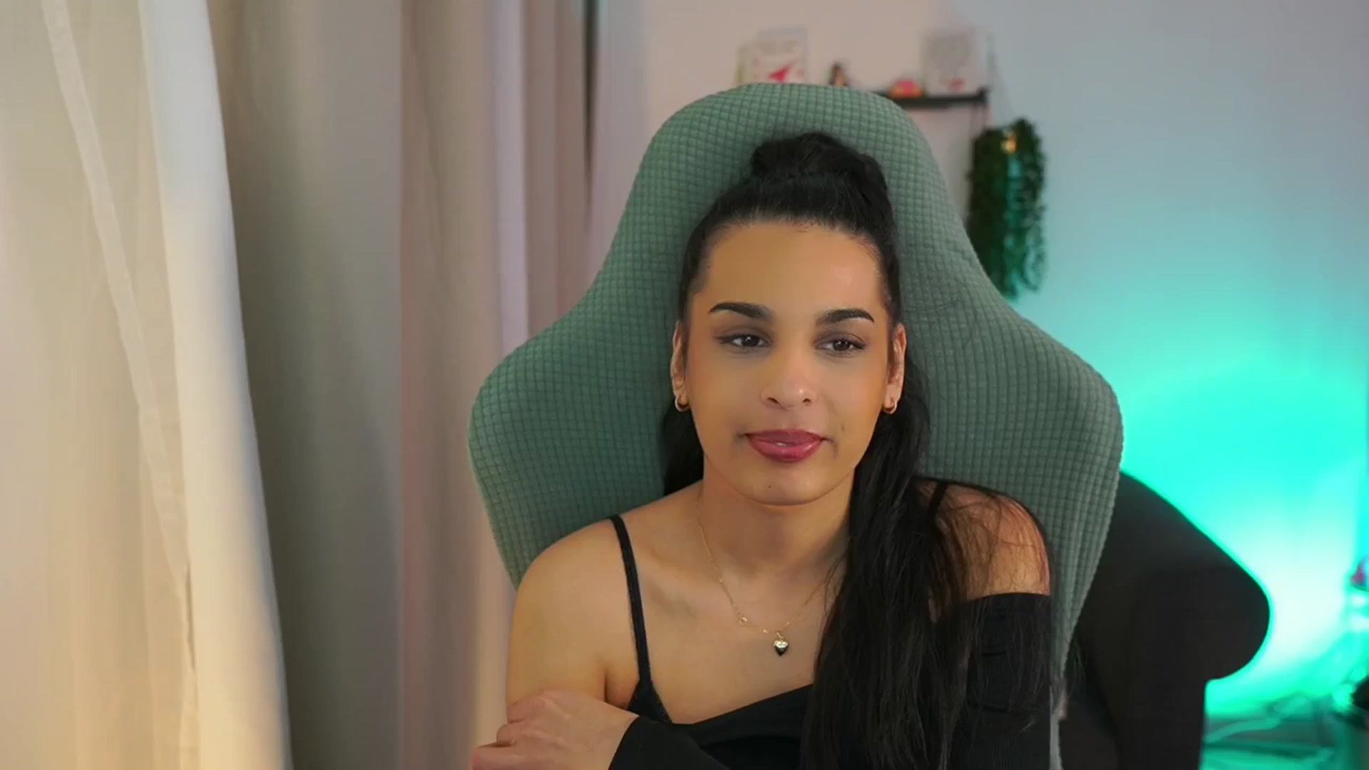 Gallery image thumbnail from Mila_denver's myfreecams stream on, 04/01/2025, 13:05 image 9 of 20